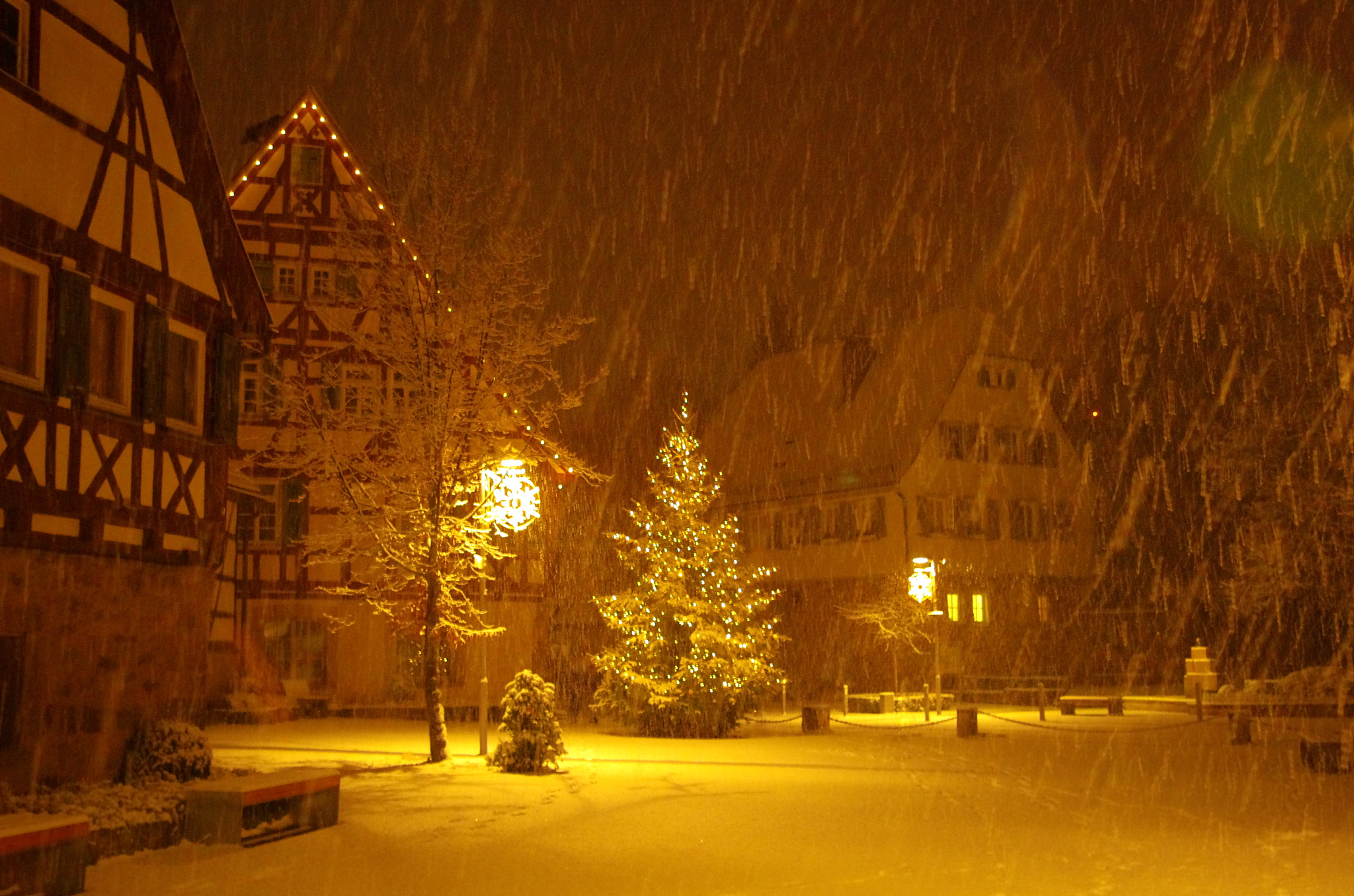 Pentax K-5 sample photo. Snowy evening photography