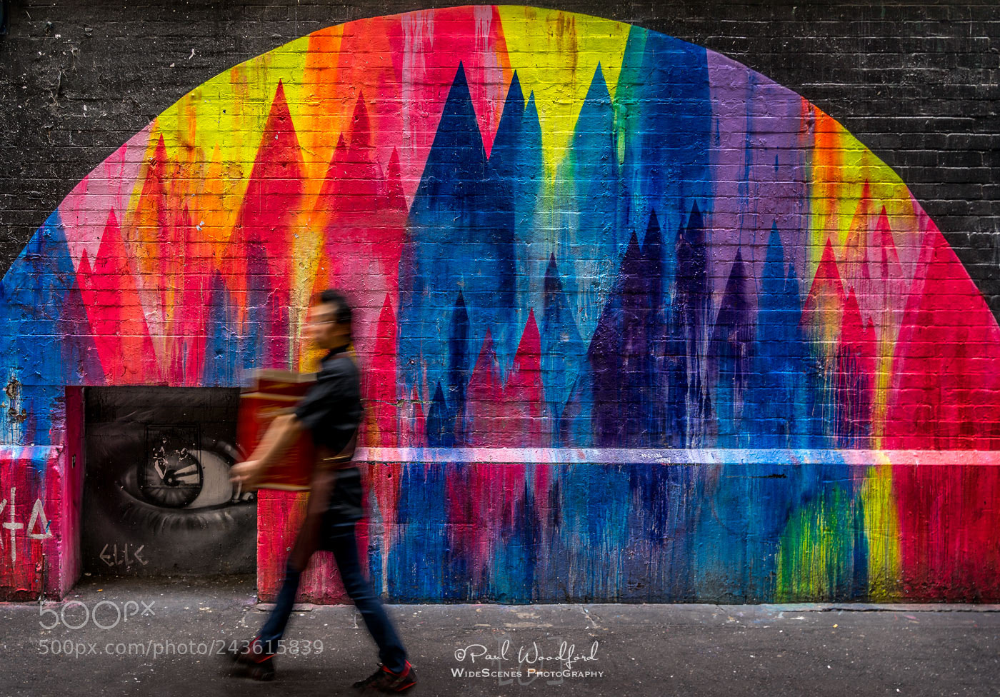 Sony a7R sample photo. Eye in the wall photography