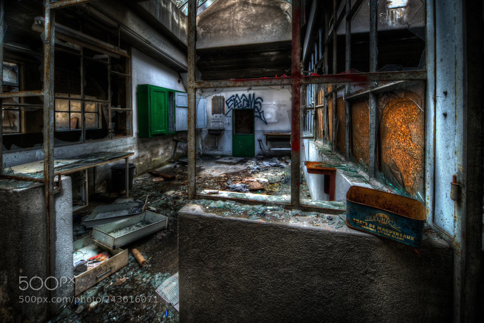 Sony a7R II sample photo. Maqueraux a la garage photography