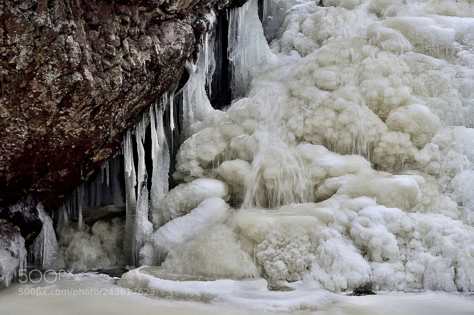 Nikon 1 J5 sample photo. Waddell falls in winter photography