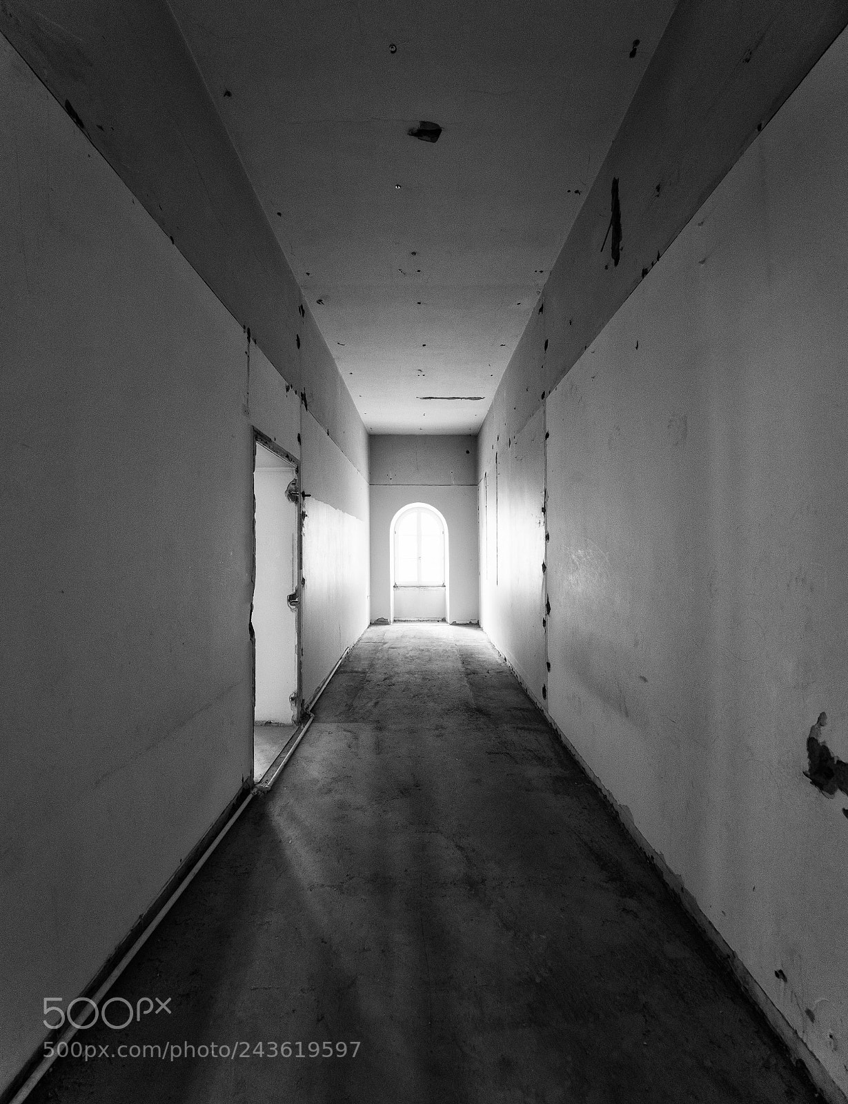 Olympus OM-D E-M1 Mark II sample photo. Lost place - light photography