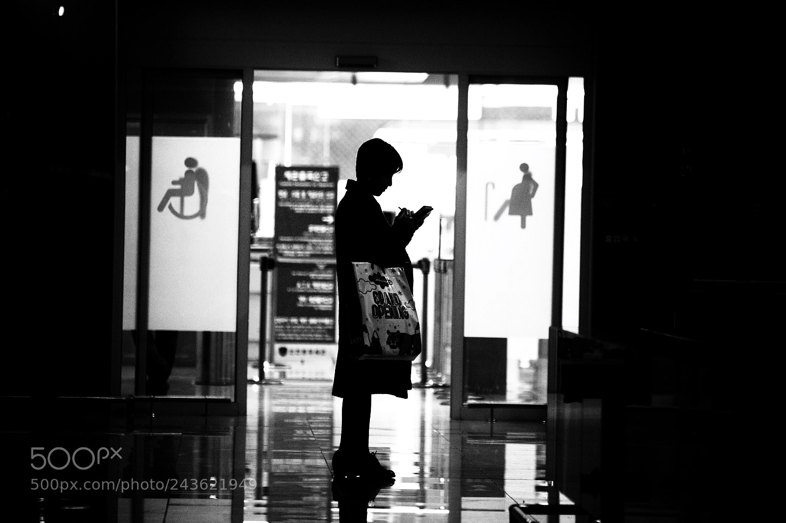 Canon EOS 5D sample photo. Lady and her phone photography