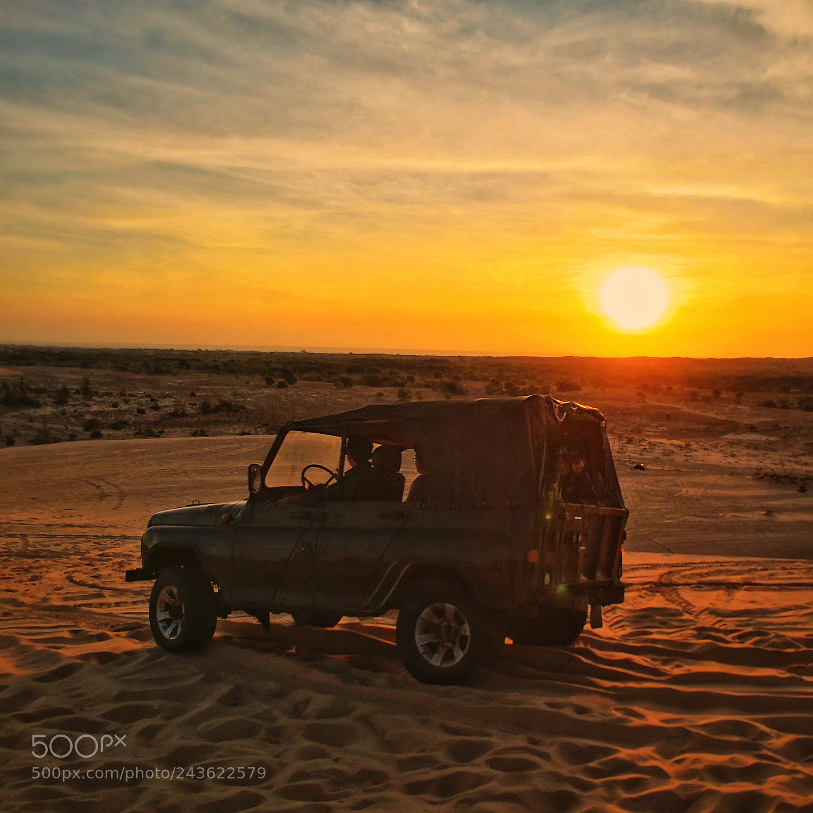 HUAWEI Mate 10 sample photo. Sunrise jeep tour photography