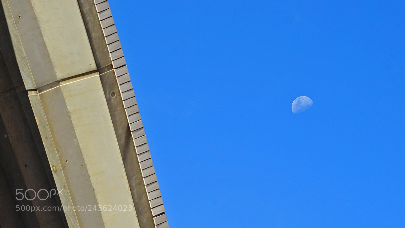 Sony a7 II sample photo. Opera house moon photography