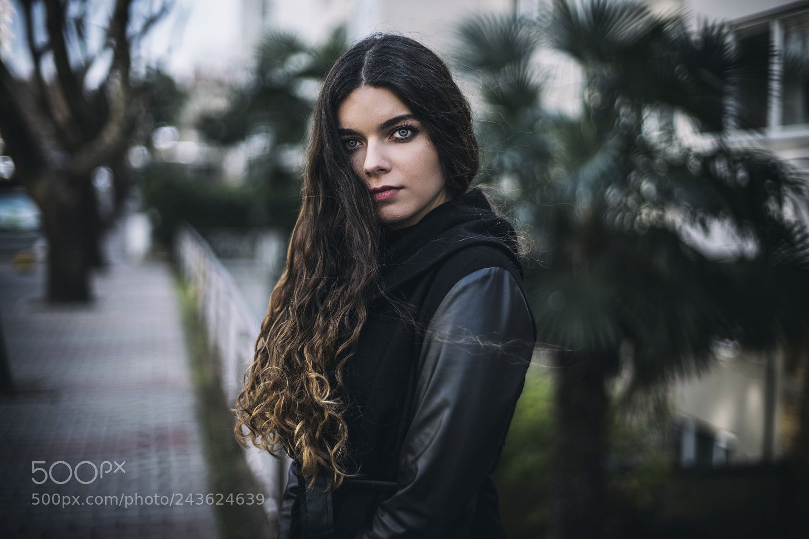 Sony a7R II sample photo. Glow in the dark photography