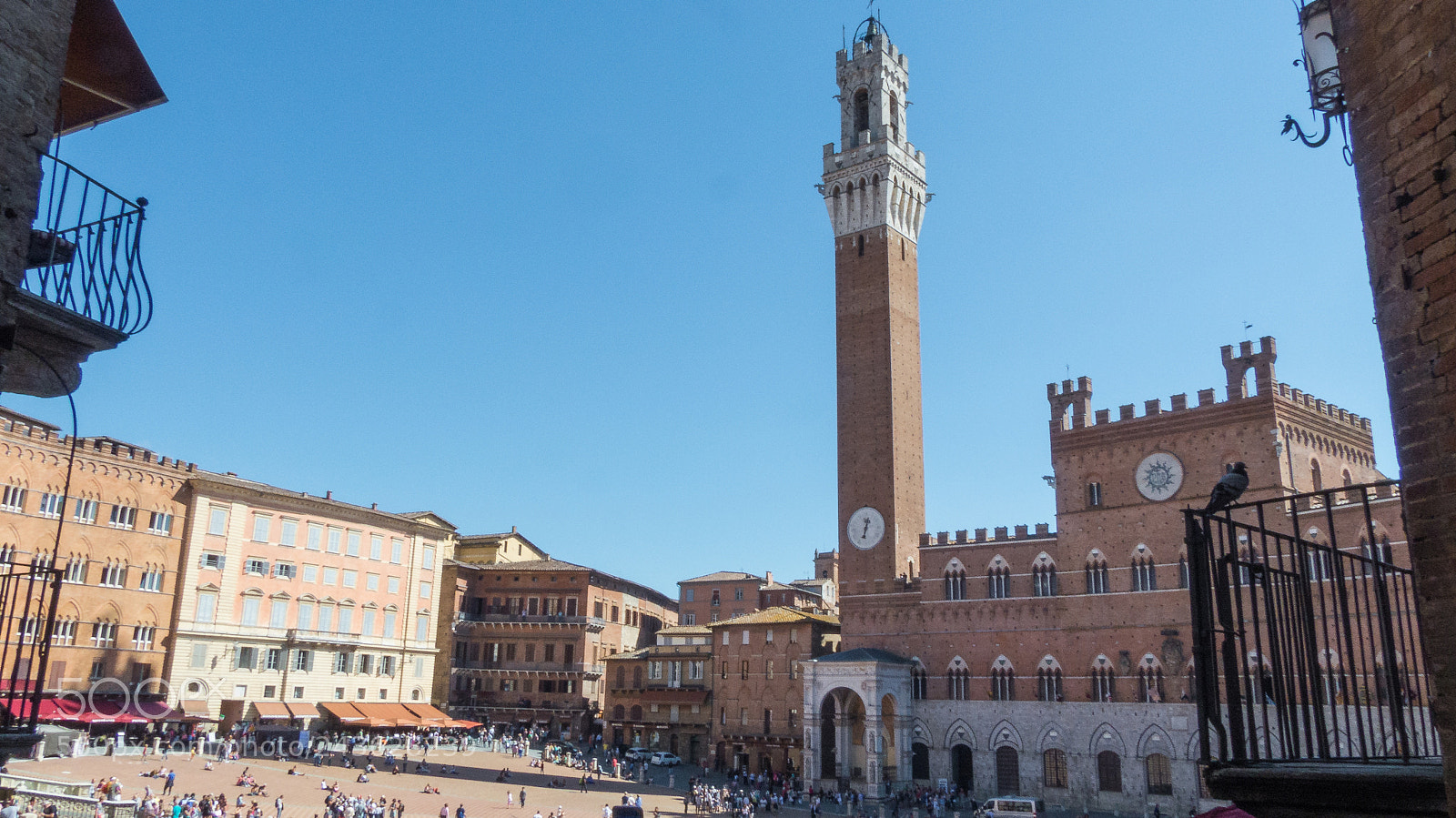 Panasonic Lumix DMC-FZ200 sample photo. Piazza del campo photography