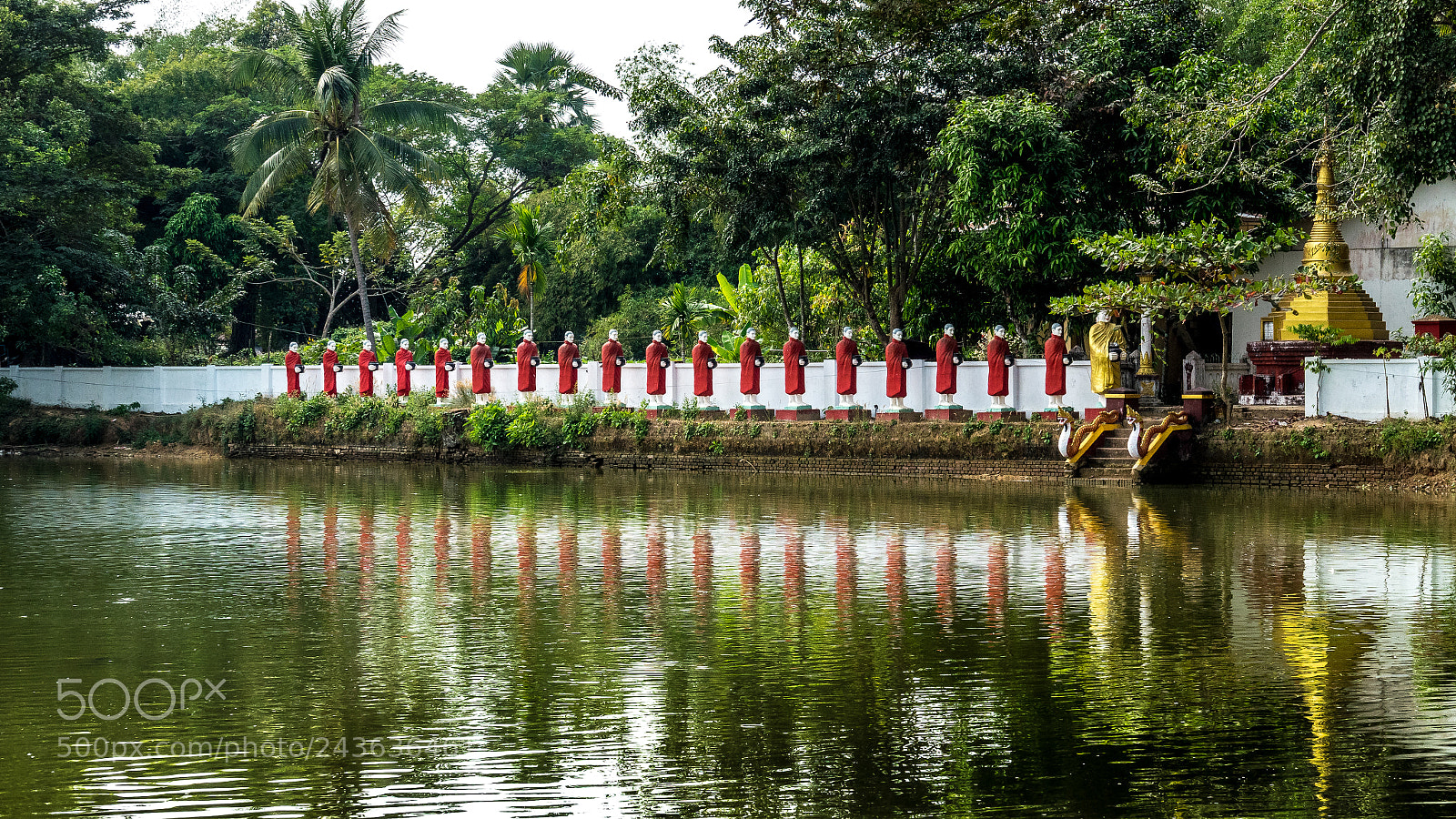 Sony Cyber-shot DSC-RX10 III sample photo. Buddha and his followers photography