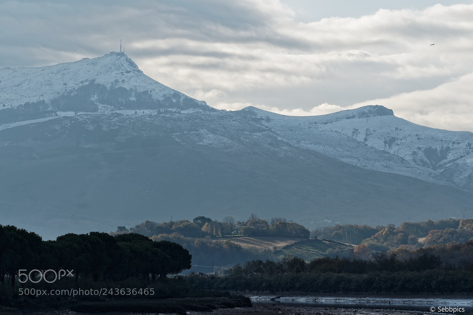 Olympus OM-D E-M5 II sample photo. Snow over basque country photography