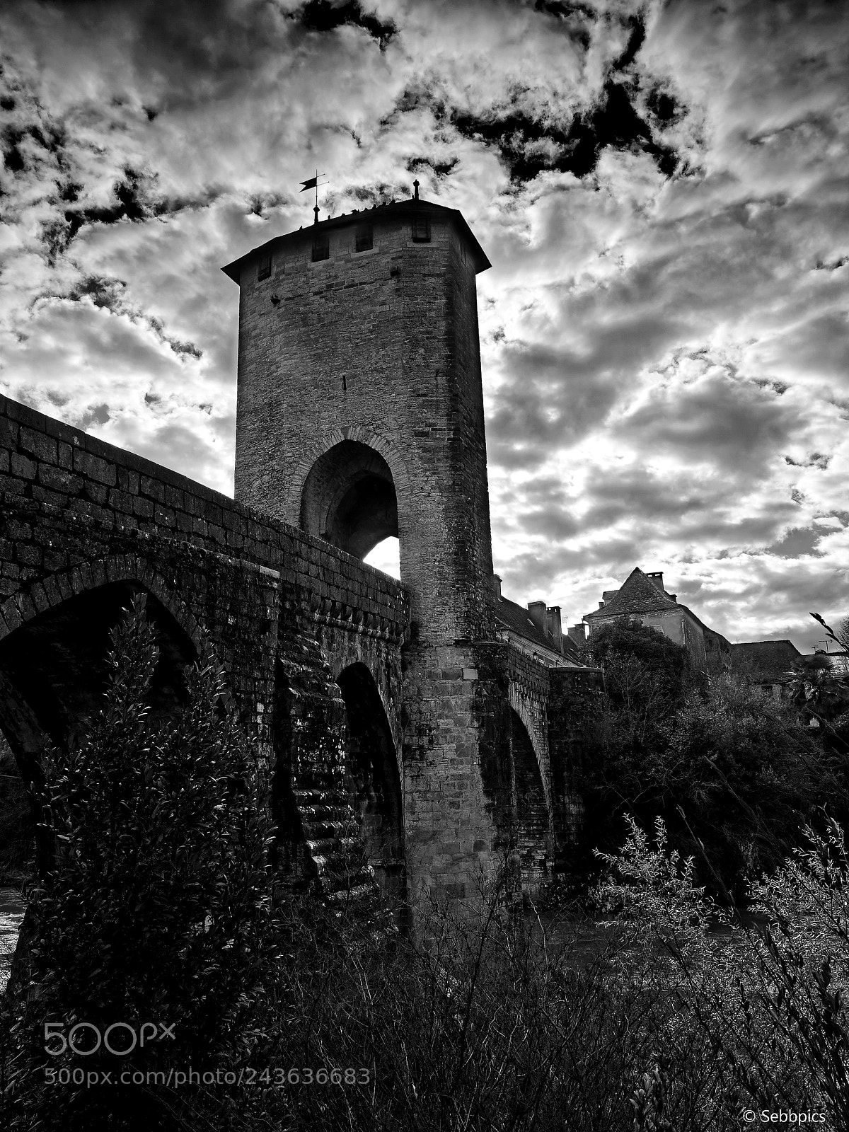 Olympus OM-D E-M5 II sample photo. Orthez bridge photography