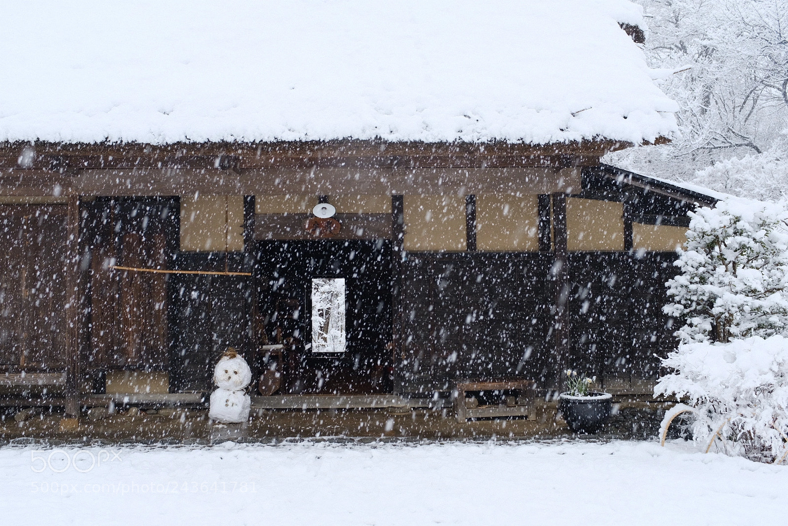 Fujifilm X100F sample photo. Snowman photography