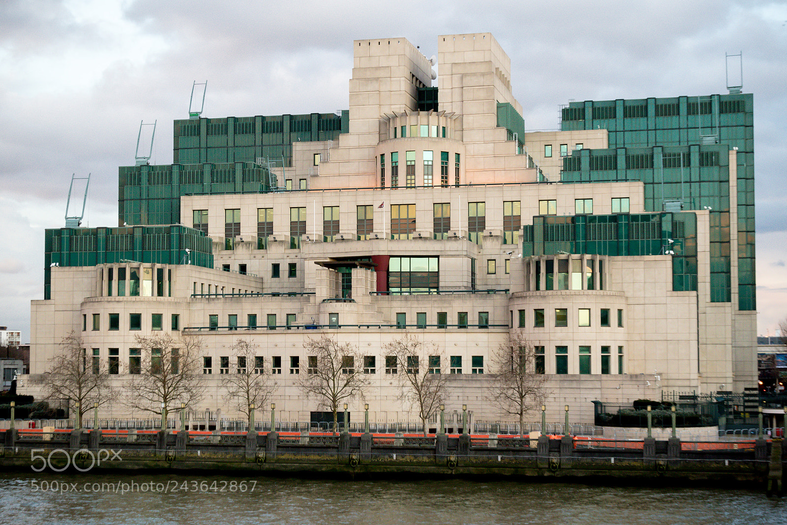Canon EOS 7D Mark II sample photo. Where james bond works photography