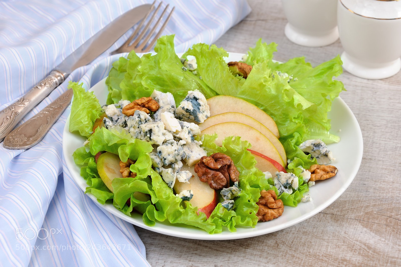 Nikon D90 sample photo. Gorgonzola salad with pear photography