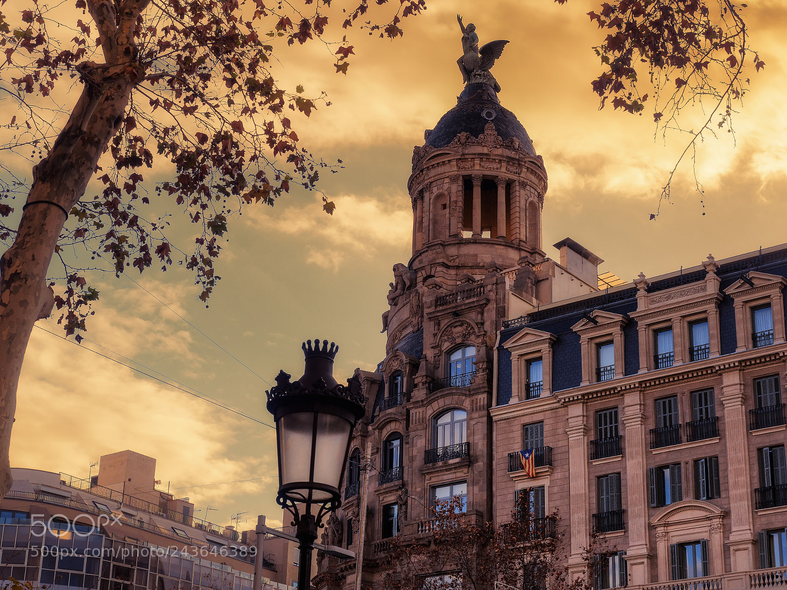Olympus OM-D E-M5 II sample photo. Passeig de gracia. photography