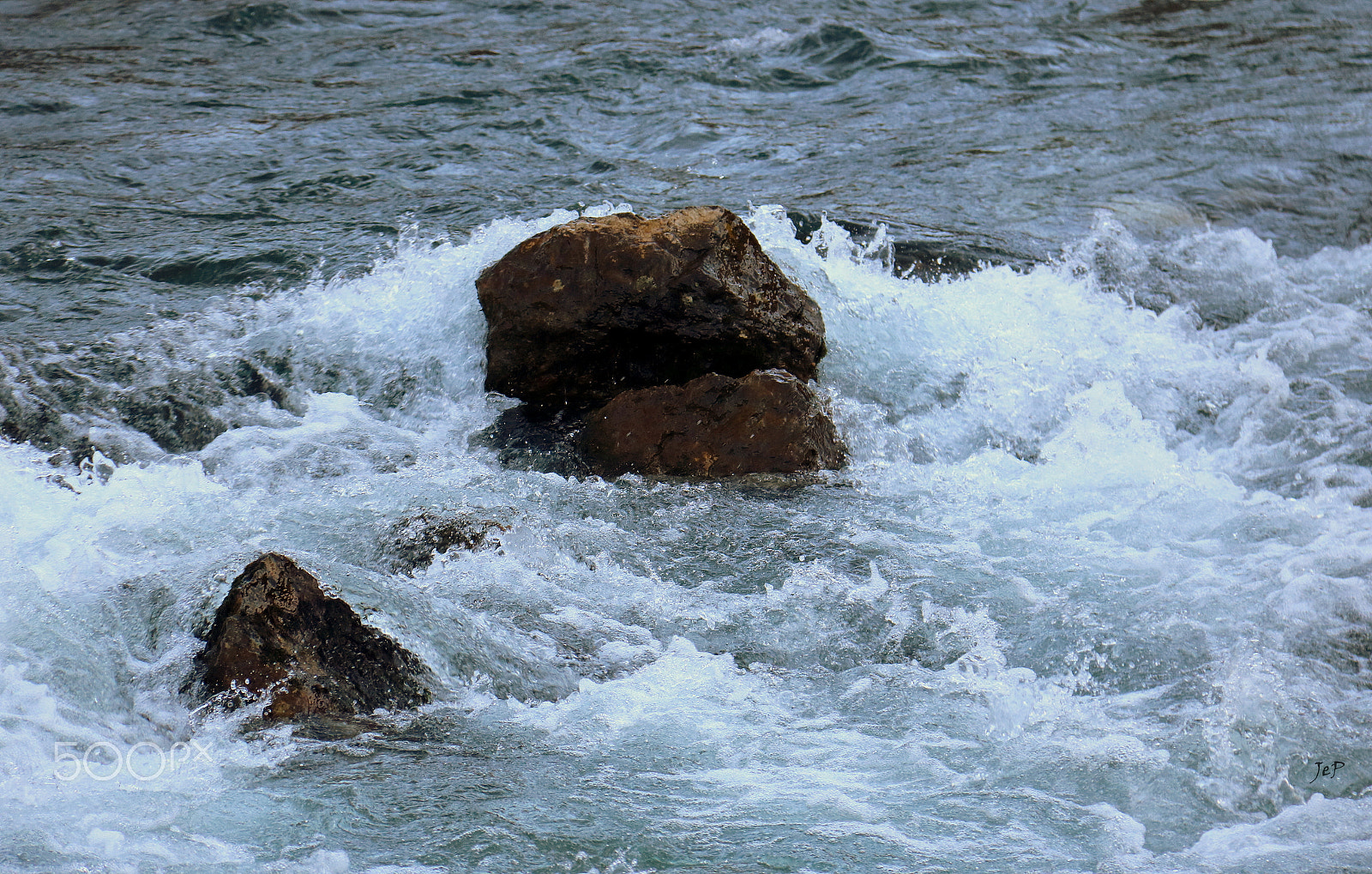 Canon EOS 760D (EOS Rebel T6s / EOS 8000D) + Canon EF-S 18-200mm F3.5-5.6 IS sample photo. Rock in the water (croatia) photography