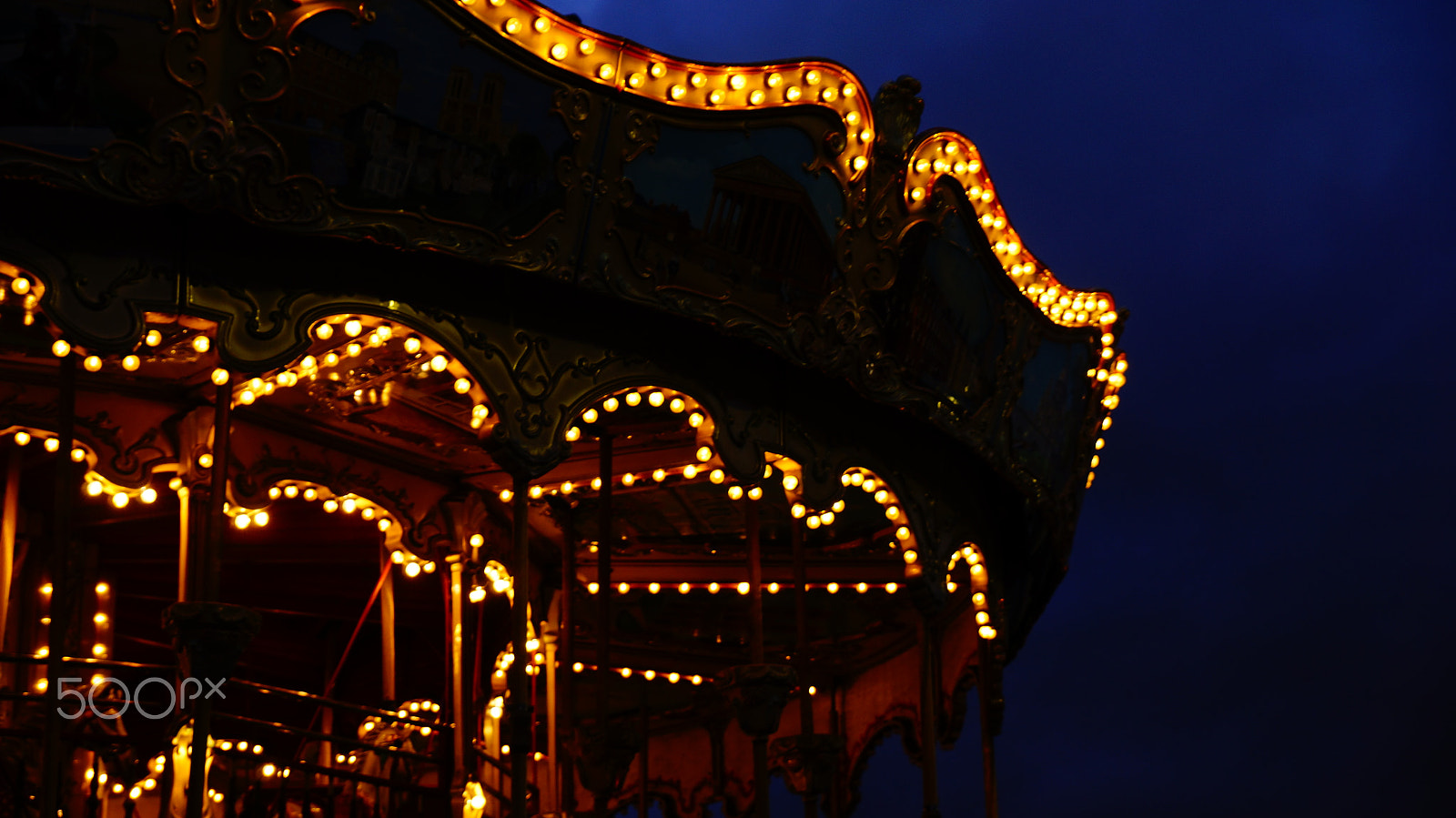 Sony DT 18-135mm F3.5-5.6 SAM sample photo. Are you merry-to-go-round? photography