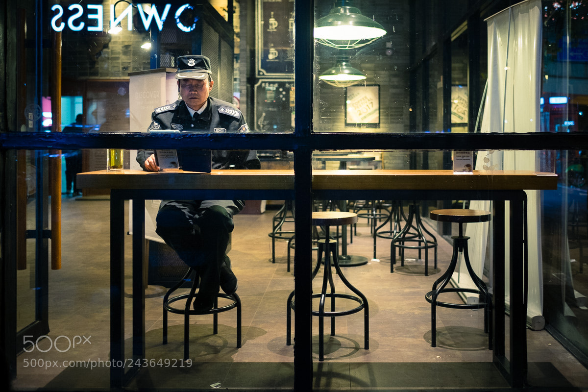 Fujifilm X-T1 sample photo. Reading after work. photography