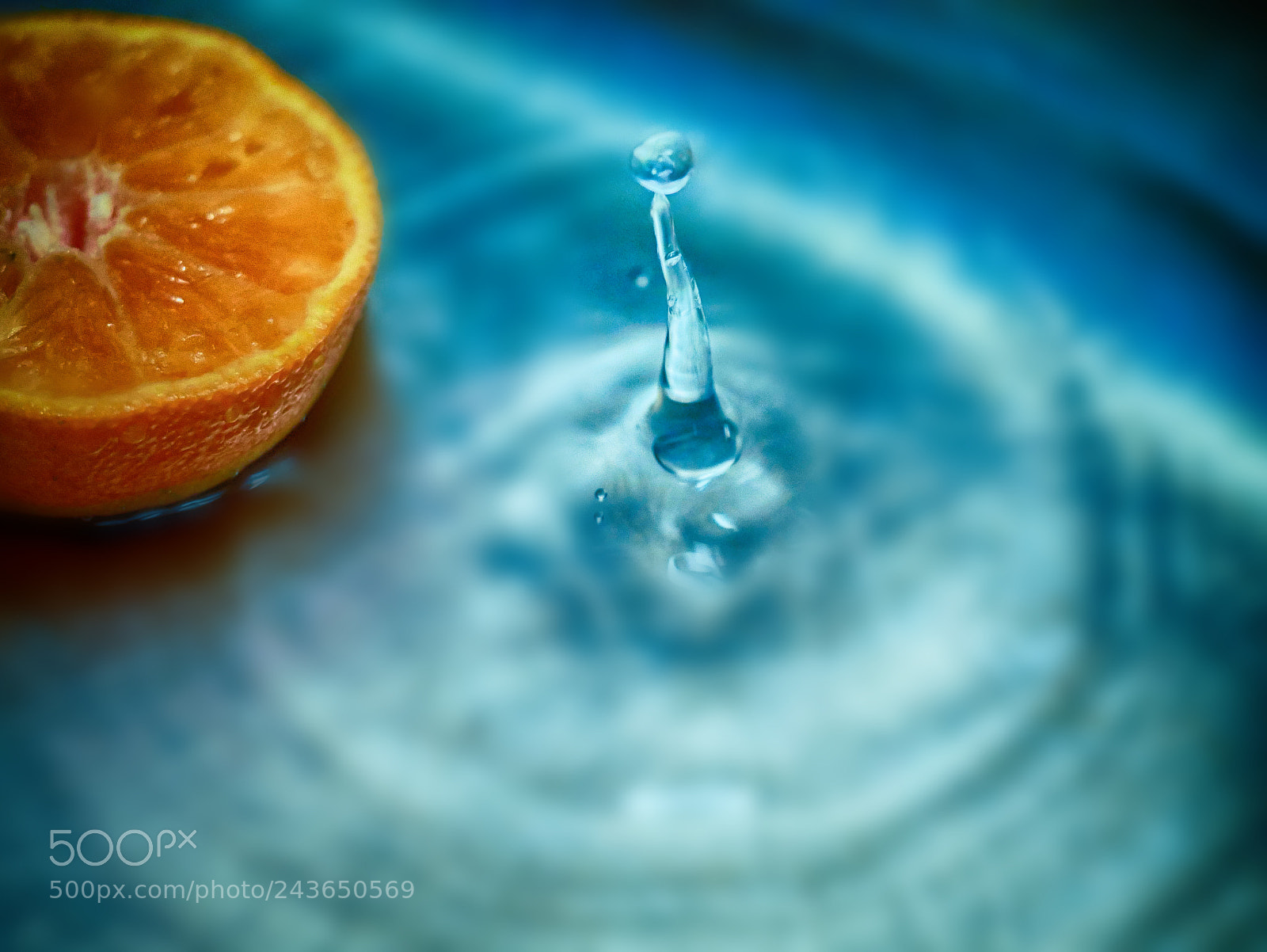 Panasonic Lumix DMC-GX85 (Lumix DMC-GX80 / Lumix DMC-GX7 Mark II) sample photo. Wassertropfen + mandarine photography