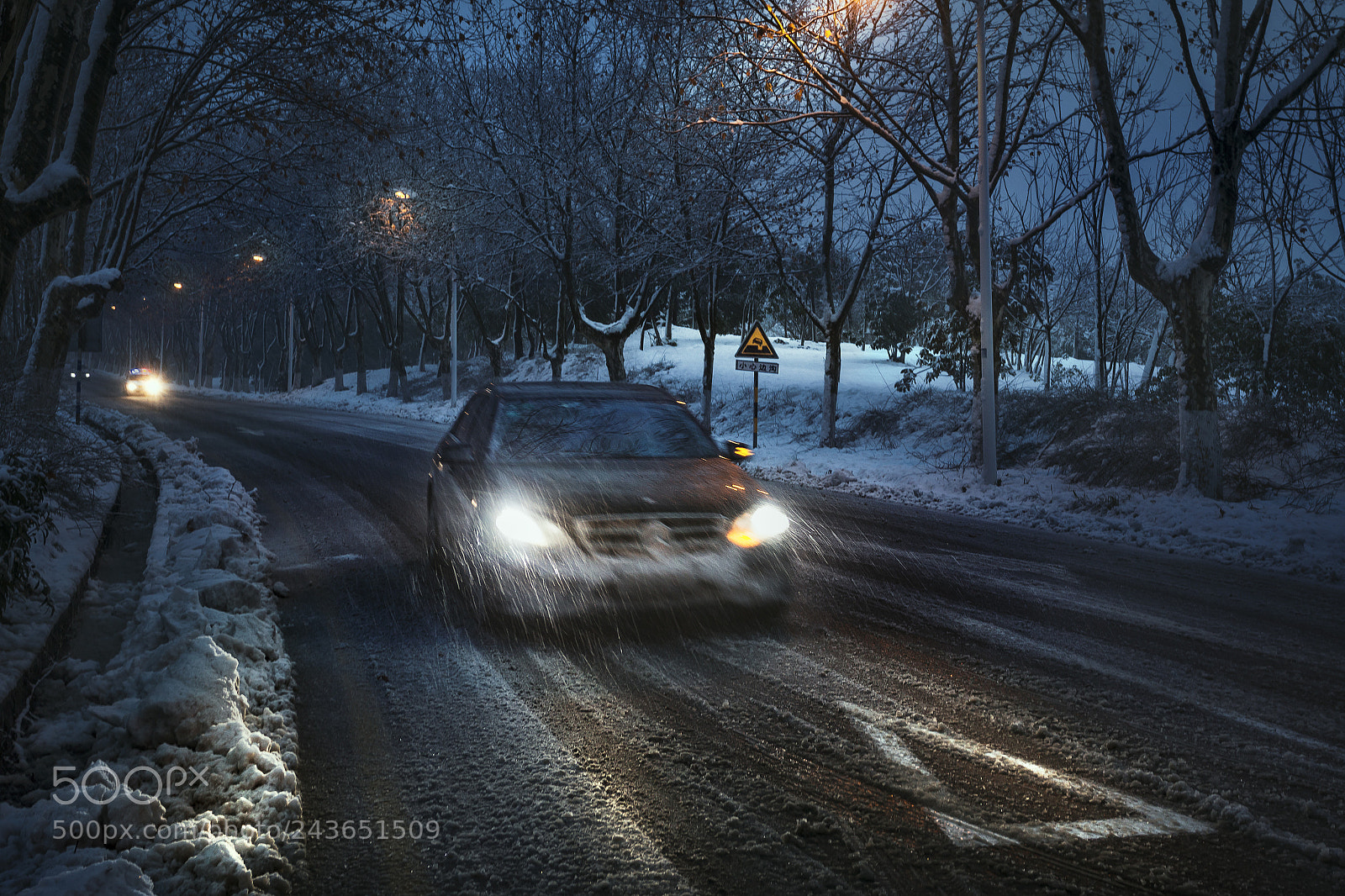 Canon EOS 650D (EOS Rebel T4i / EOS Kiss X6i) sample photo. Snow in the car photography