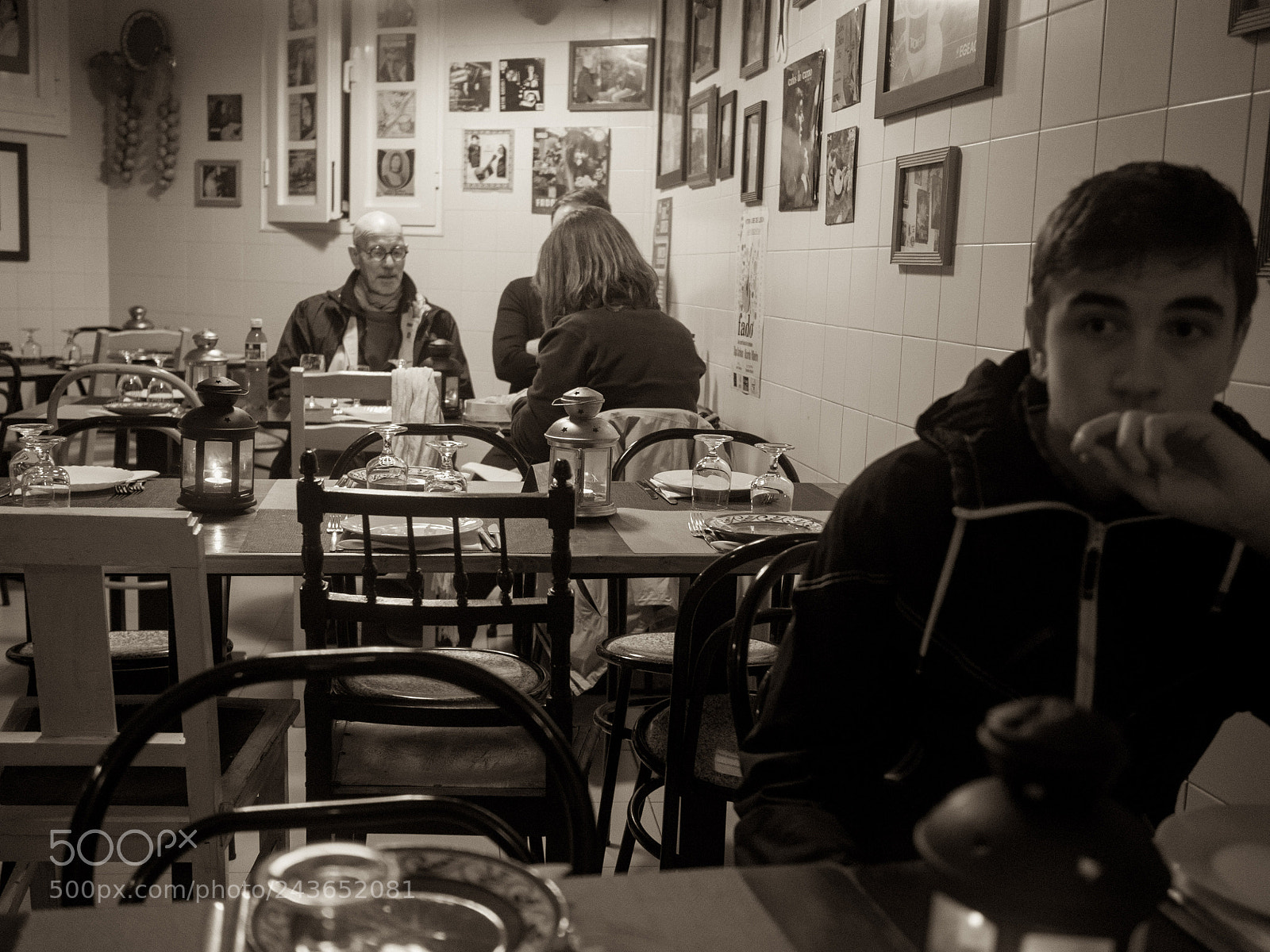 Olympus PEN E-PL7 sample photo. Waiting for fado photography