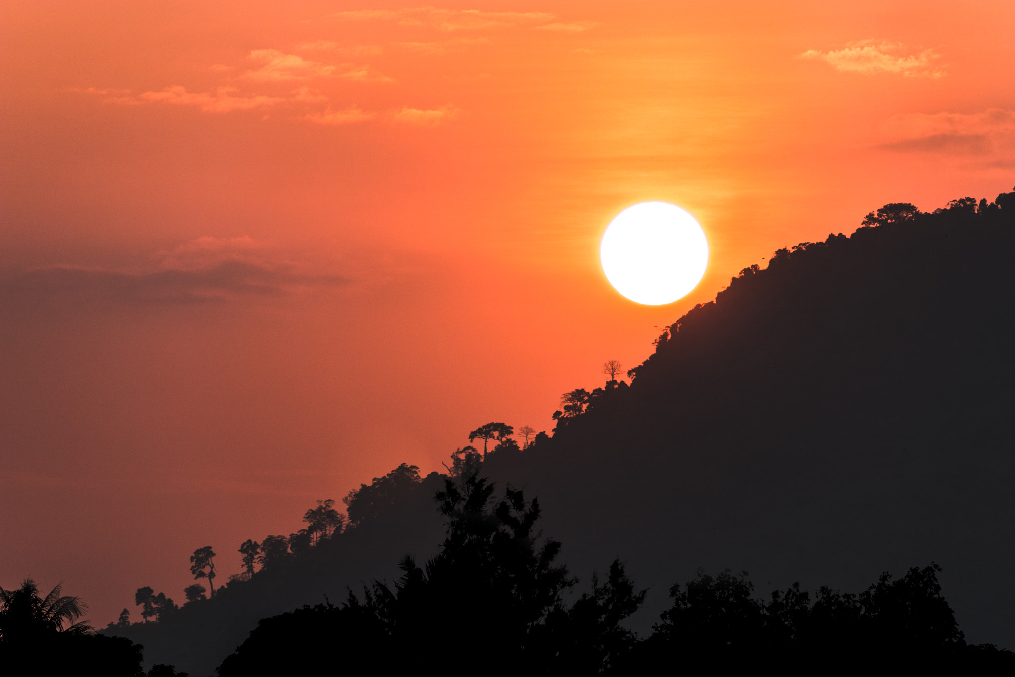 Canon EOS 800D (EOS Rebel T7i / EOS Kiss X9i) sample photo. Sunset in kampot, cambodia photography