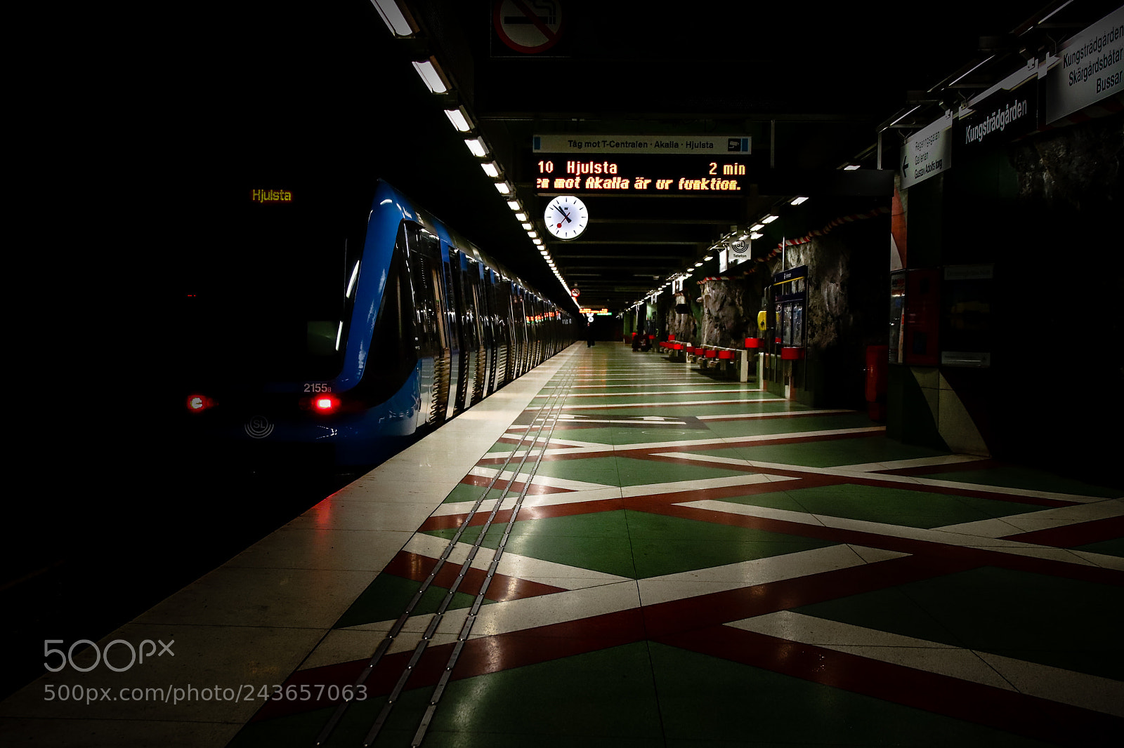 Canon EOS 77D (EOS 9000D / EOS 770D) sample photo. Endless station - stockholm photography