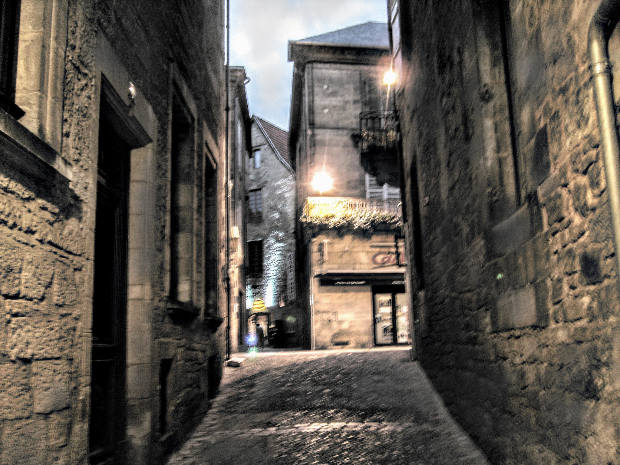 Vivitar ViviCamX325 sample photo. Sarlat photography