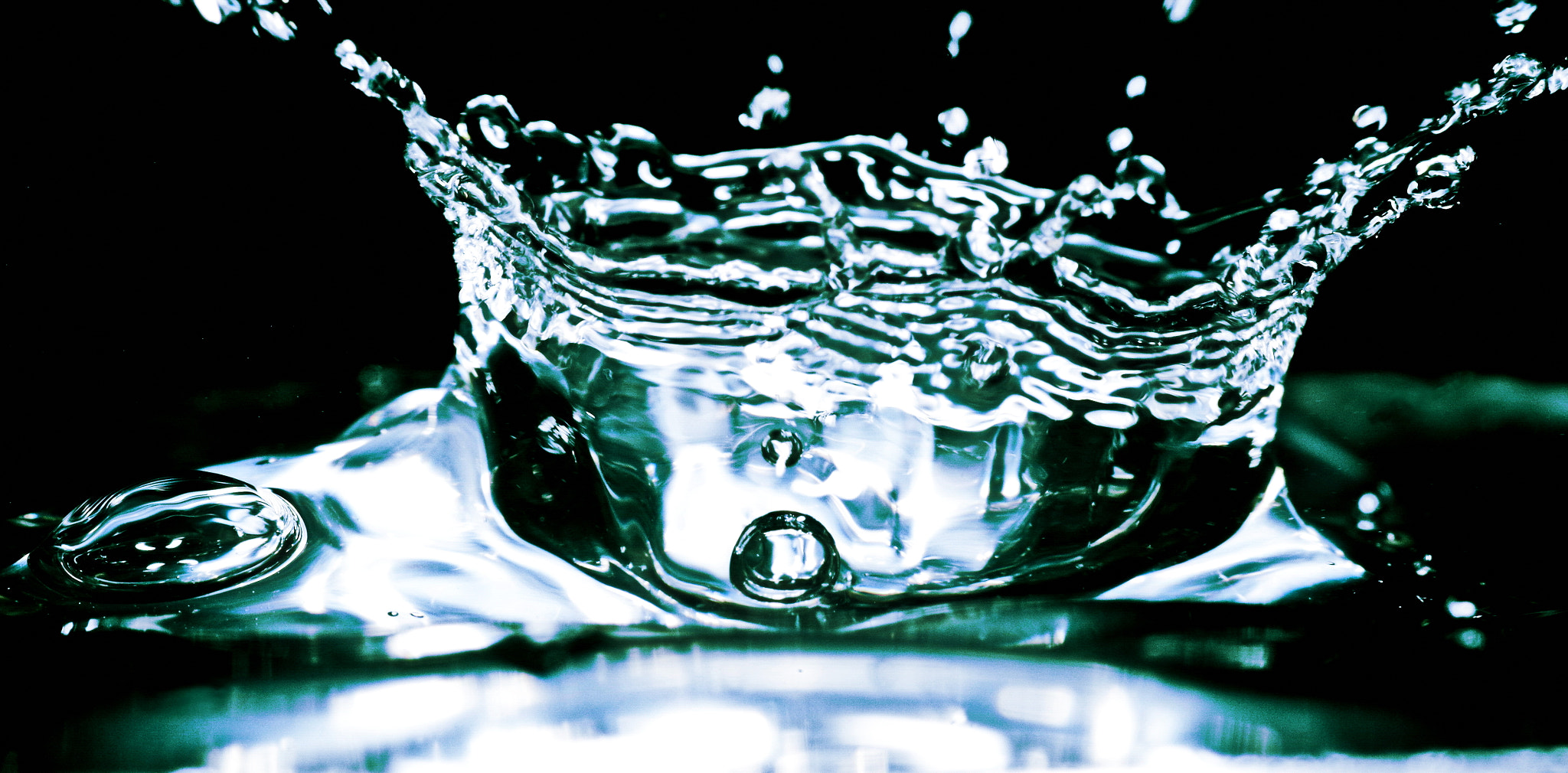 Tamron SP AF 90mm F2.8 Di Macro sample photo. Big splash photography