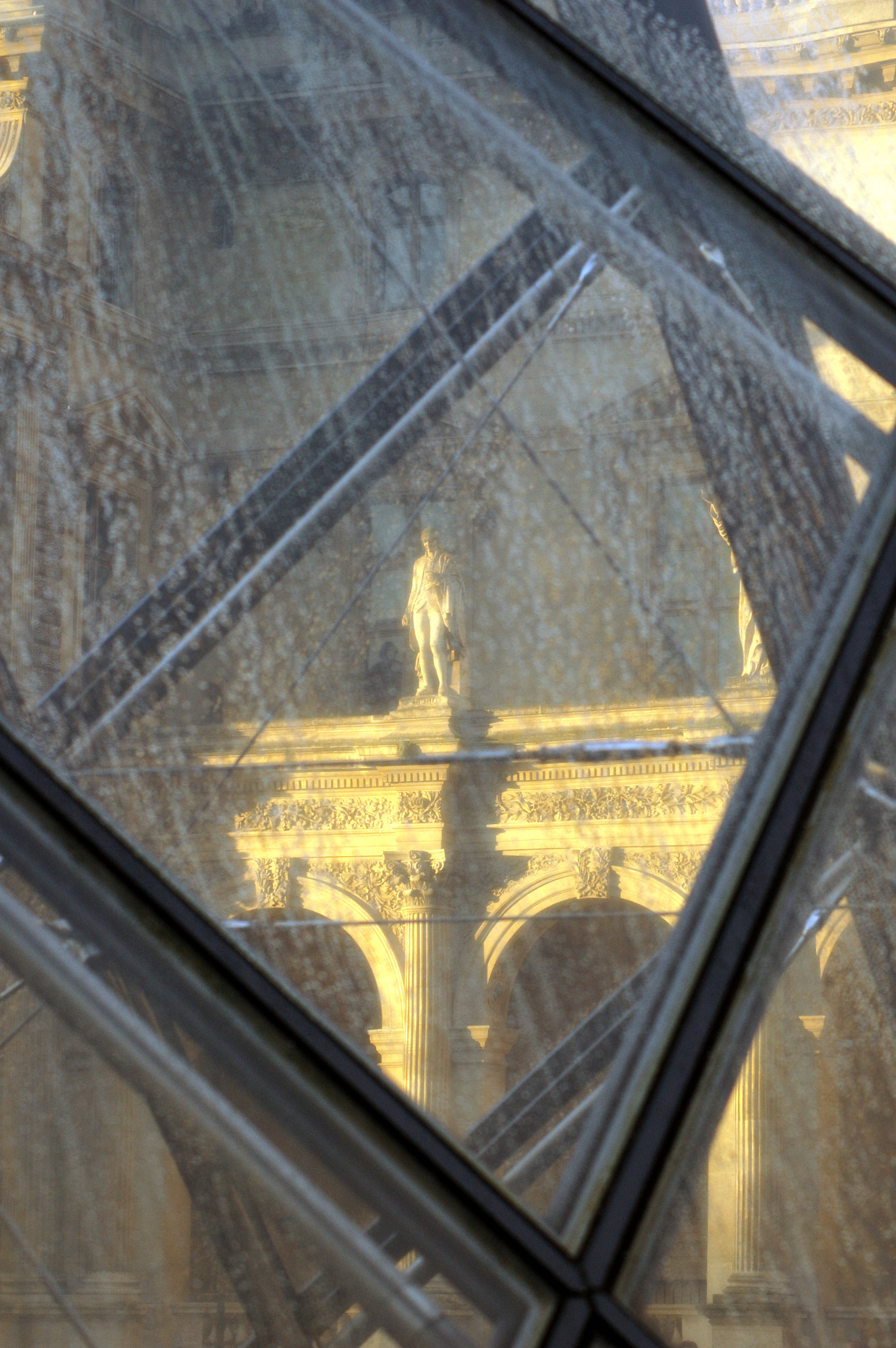 Nikon D70 + Nikon AF Nikkor 70-300mm F4-5.6G sample photo. Louvre. photography