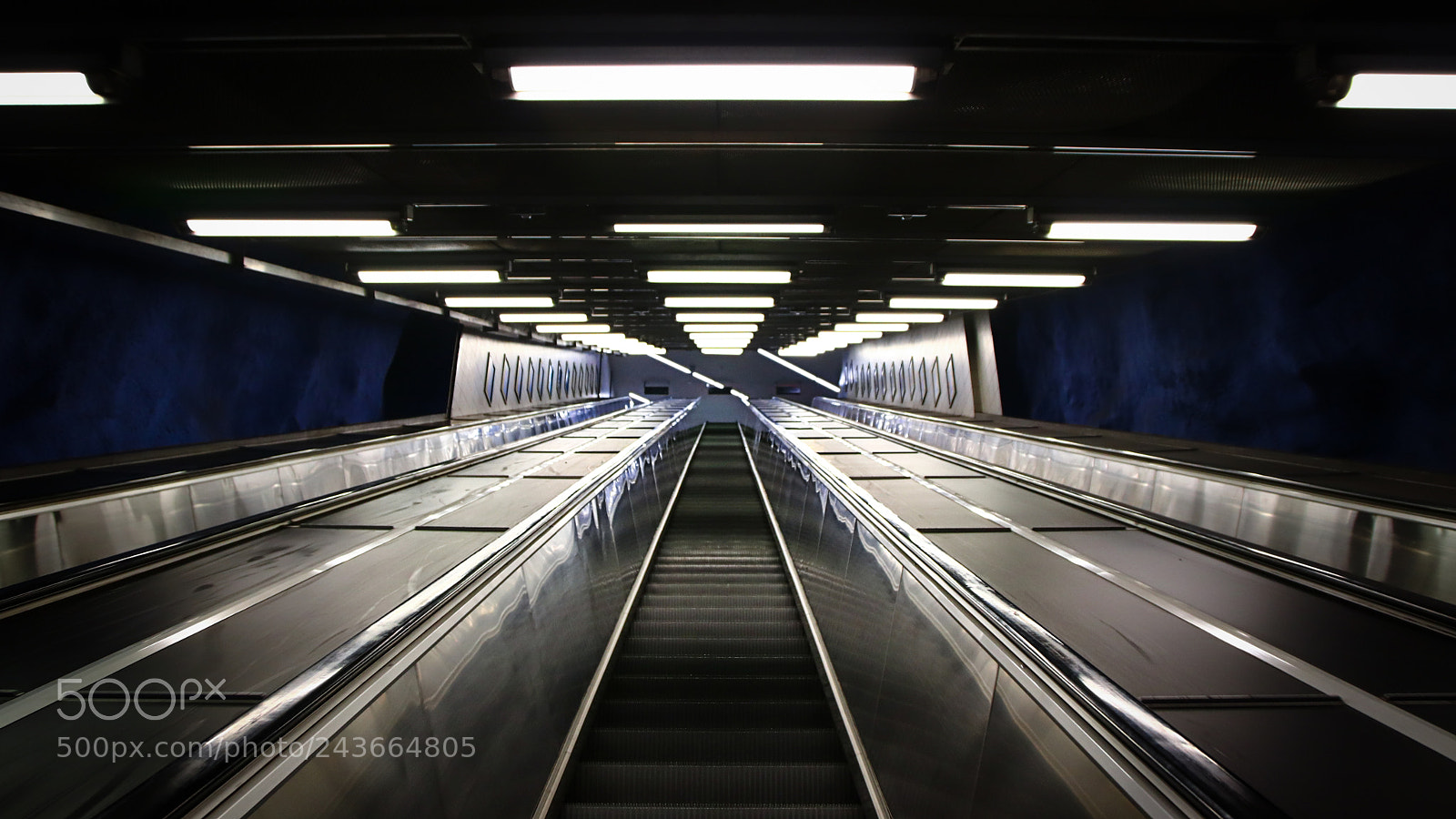 Canon EOS 77D (EOS 9000D / EOS 770D) sample photo. Walkway of t-central, stockholm photography