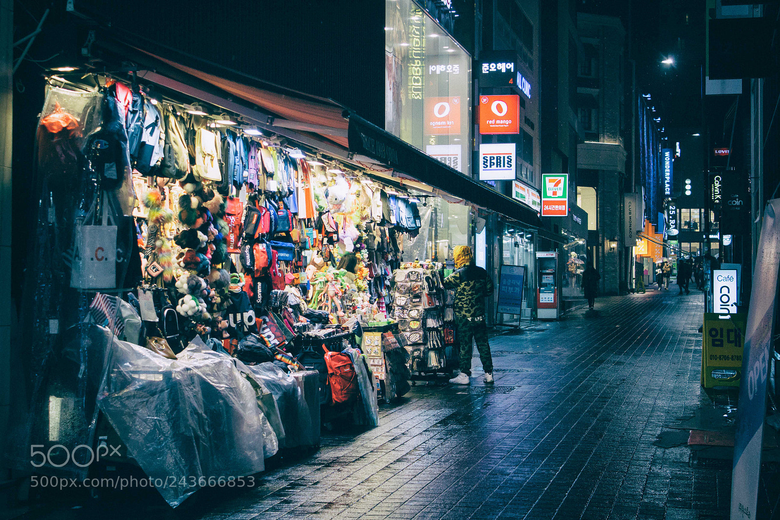 Canon EOS 650D (EOS Rebel T4i / EOS Kiss X6i) sample photo. 명동street photography
