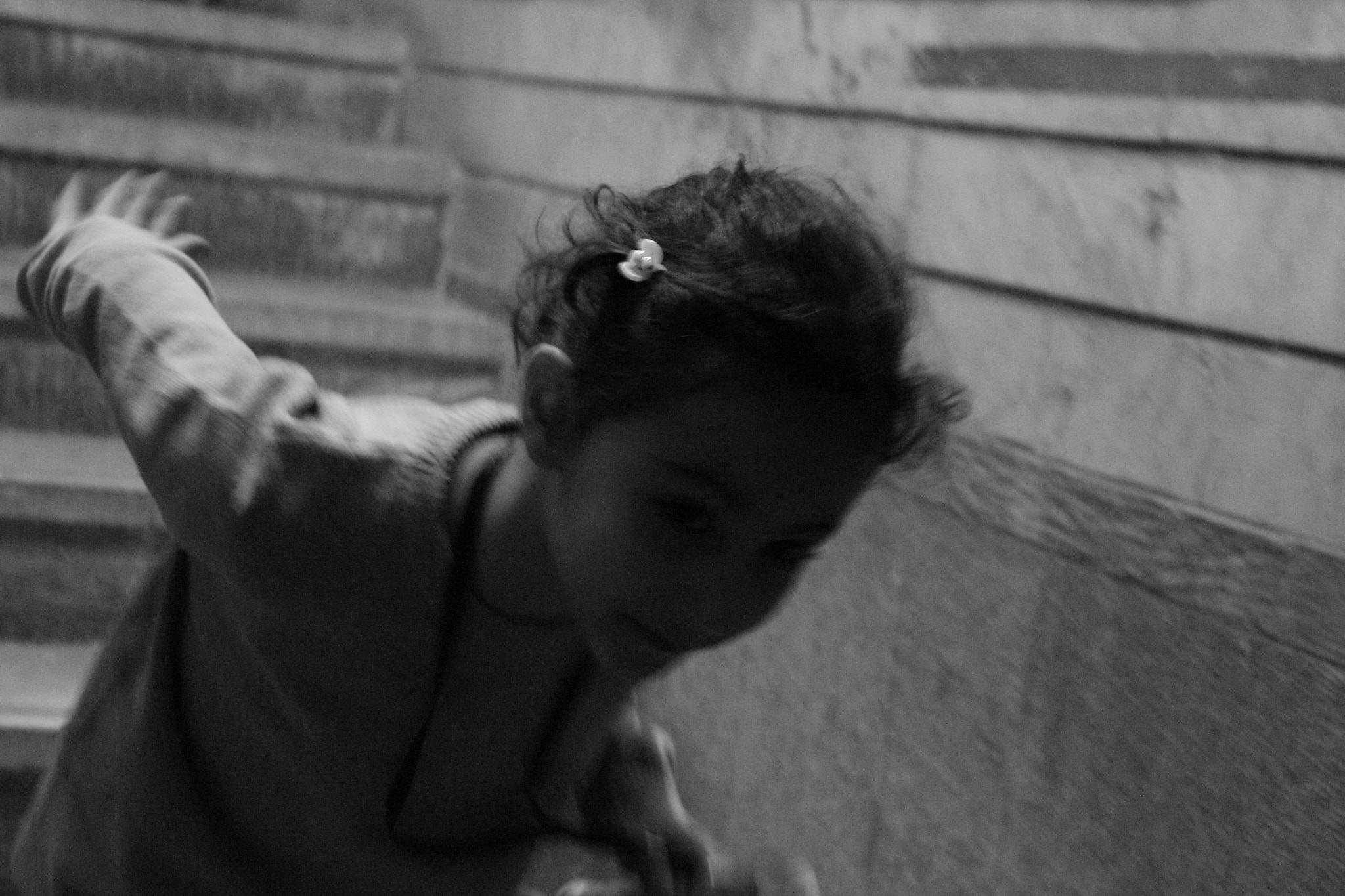 Canon EOS 600D (Rebel EOS T3i / EOS Kiss X5) sample photo. Running away photography