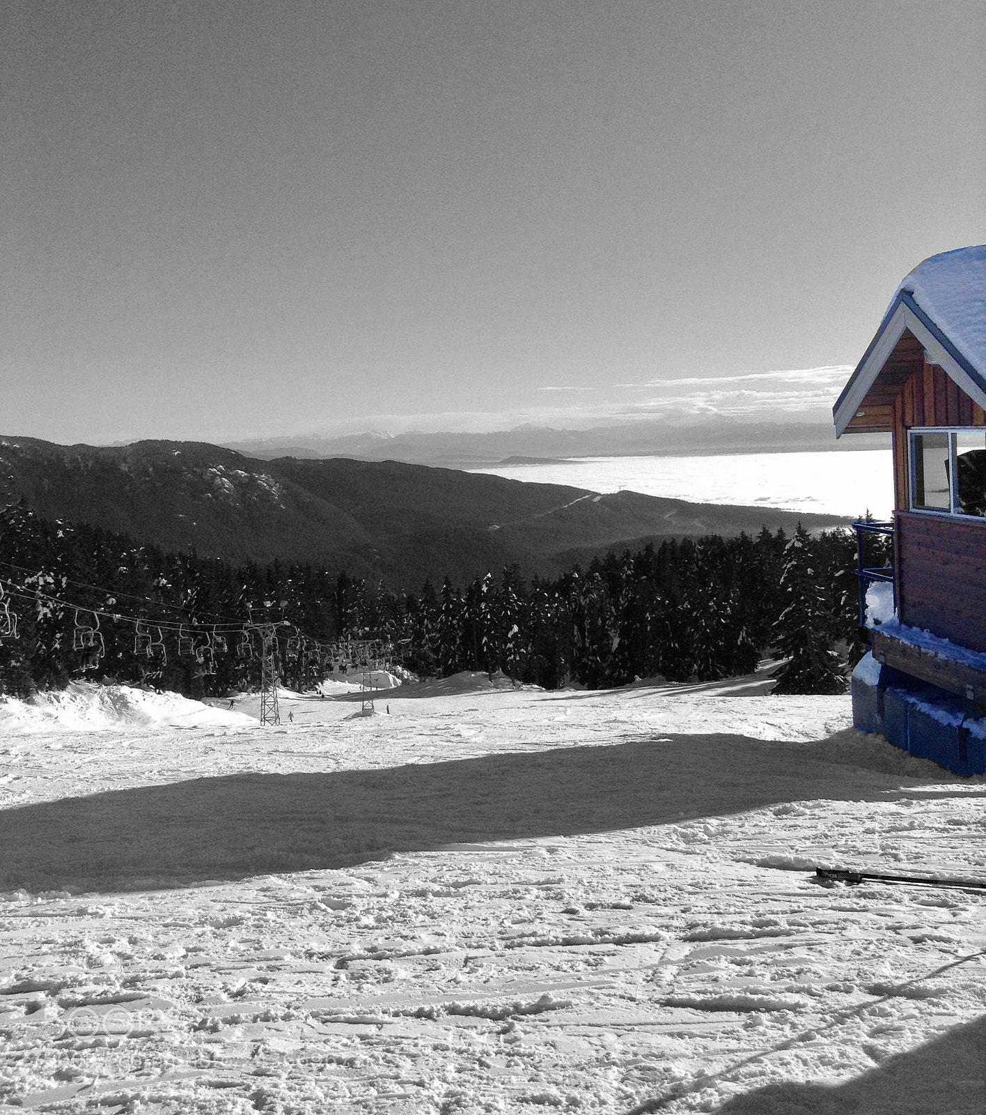 Apple iPod touch sample photo. Cabin in the snow photography