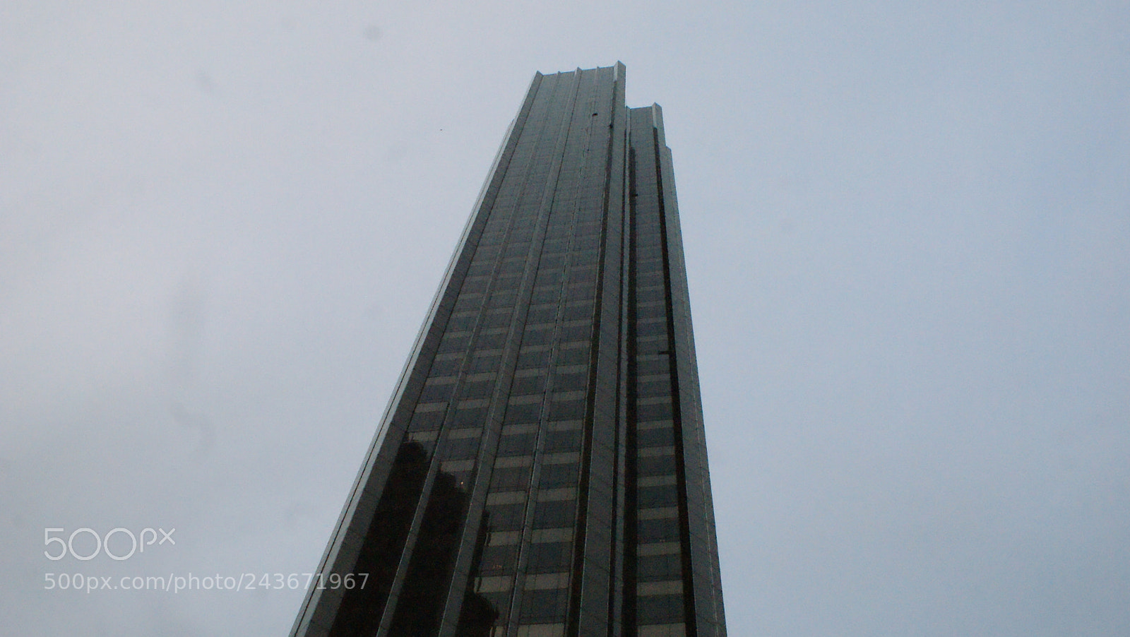 Sony DT 18-70mm F3.5-5.6 sample photo. Blue skyscraper. photography