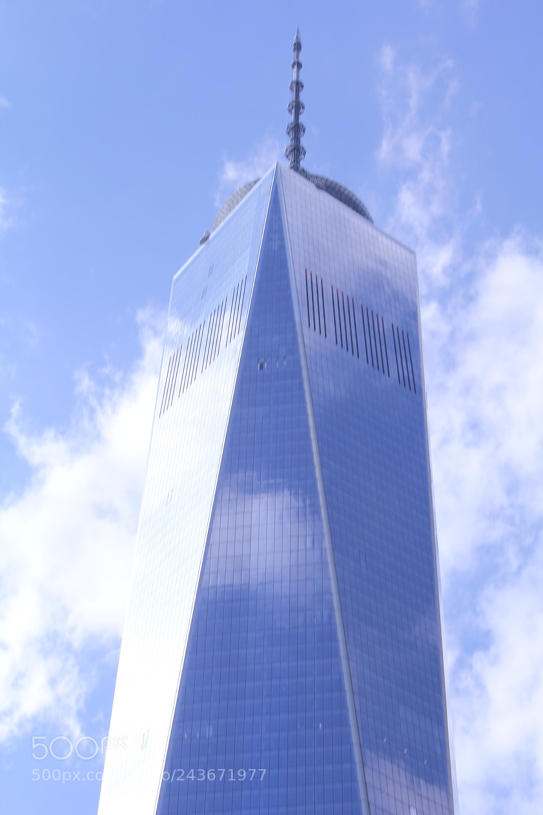 Canon EOS 550D (EOS Rebel T2i / EOS Kiss X4) sample photo. Blue skyscraper. photography