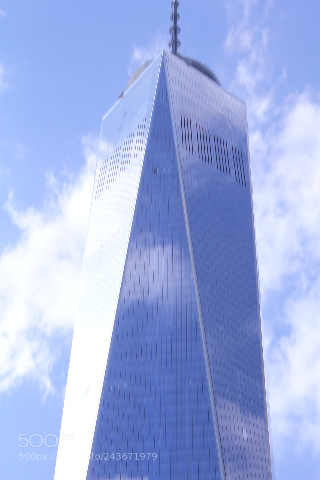 Canon EOS 550D (EOS Rebel T2i / EOS Kiss X4) sample photo. Blue skyscraper. photography