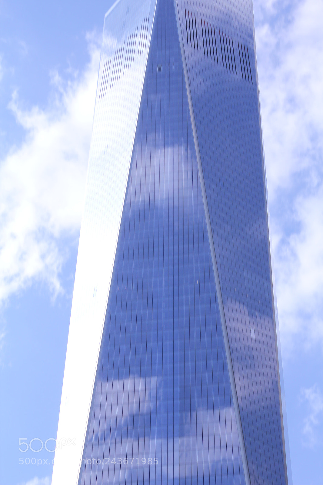 Canon EOS 550D (EOS Rebel T2i / EOS Kiss X4) sample photo. Blue skyscraper. photography