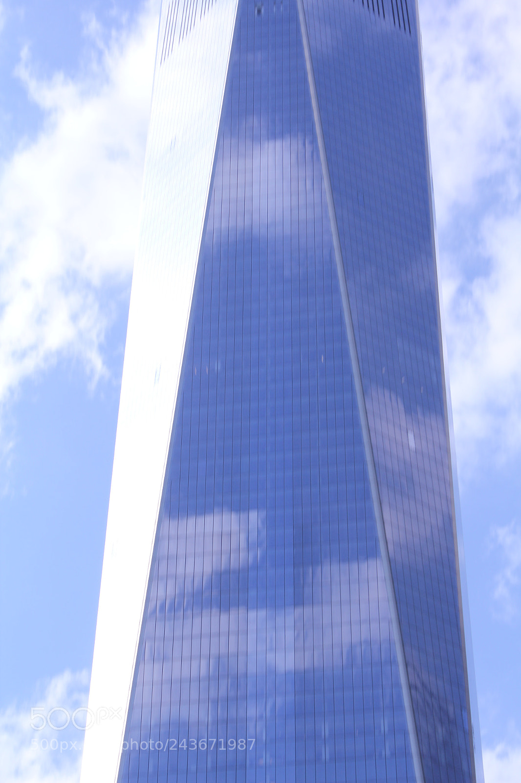 Canon EOS 550D (EOS Rebel T2i / EOS Kiss X4) sample photo. Blue skyscraper. photography