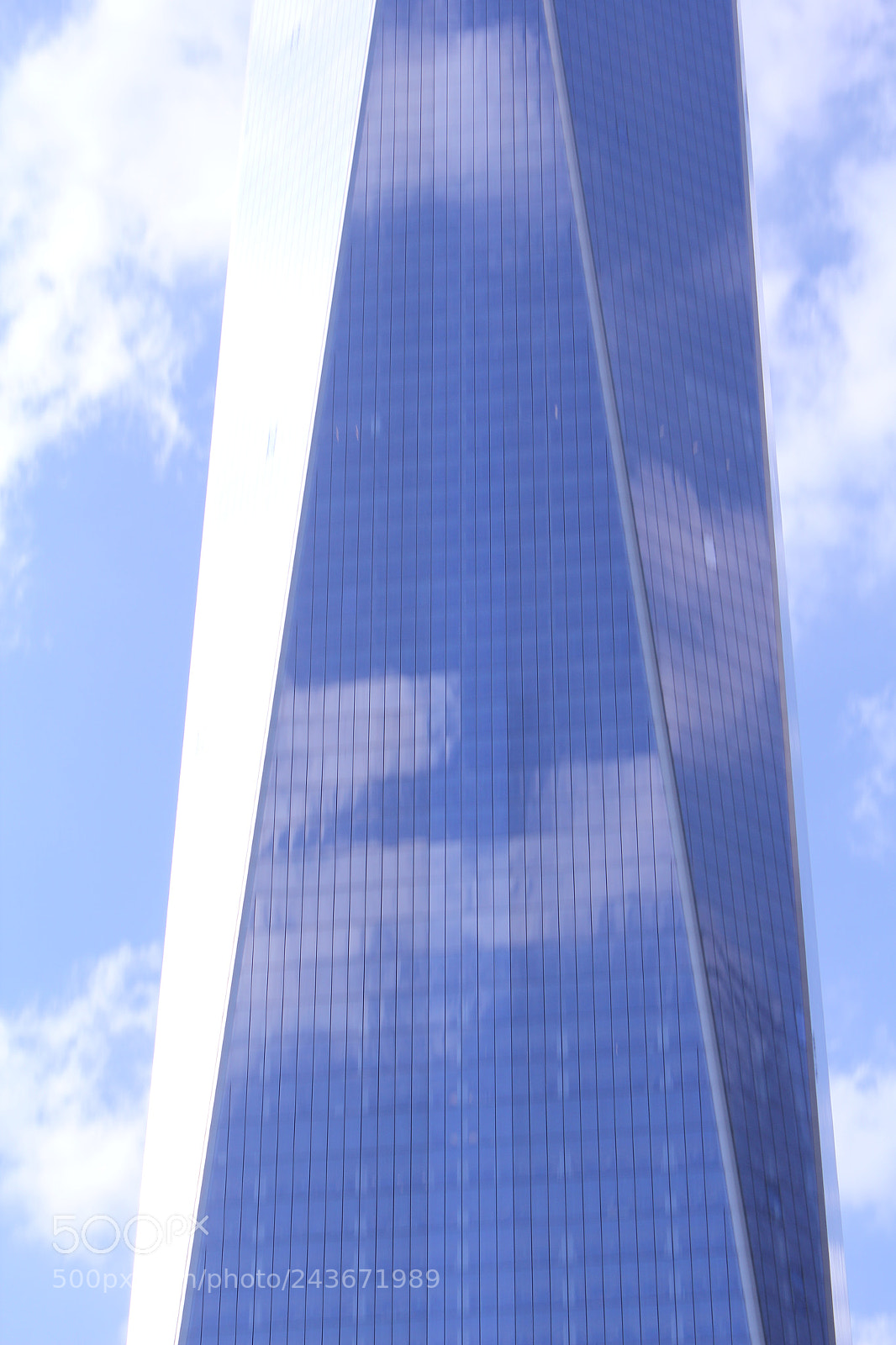 Canon EOS 550D (EOS Rebel T2i / EOS Kiss X4) sample photo. Blue skyscraper. photography