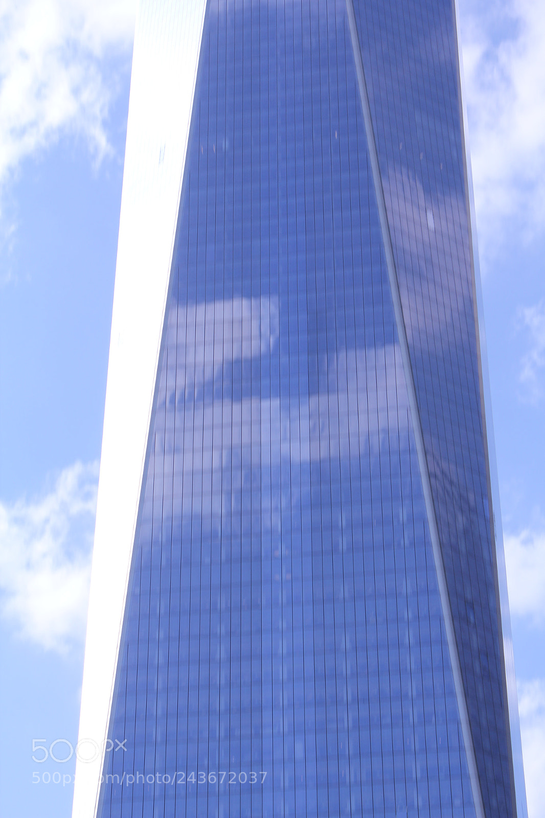 Canon EOS 550D (EOS Rebel T2i / EOS Kiss X4) sample photo. Blue skyscraper. photography
