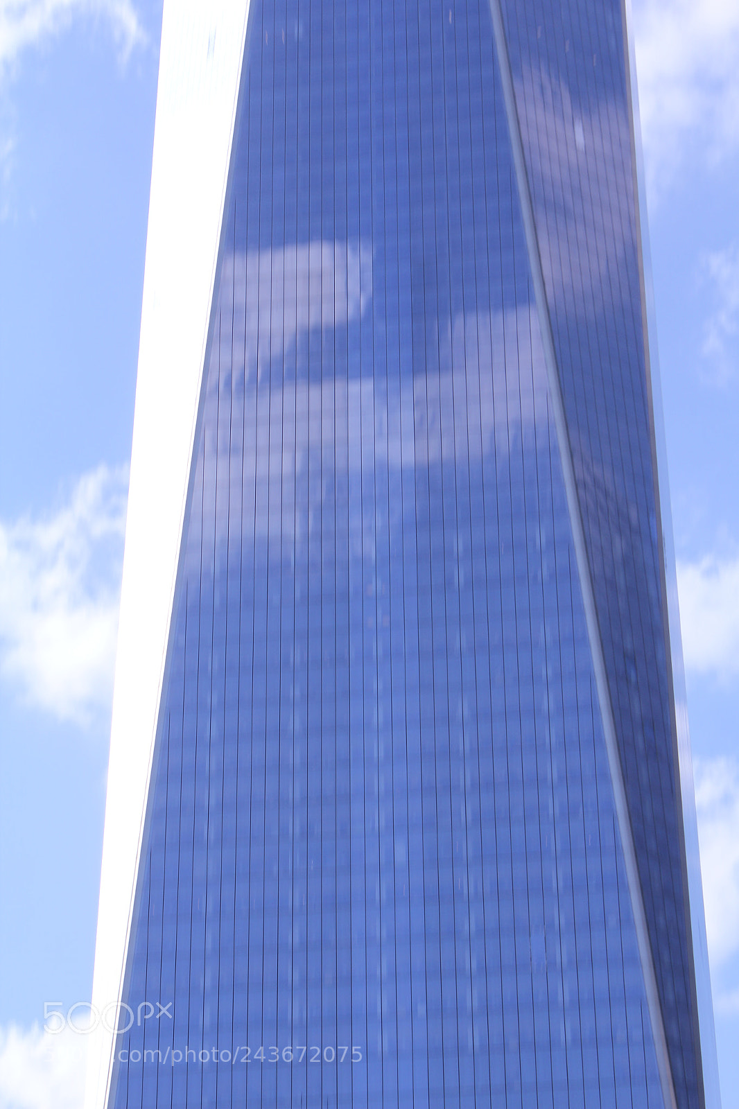 Canon EOS 550D (EOS Rebel T2i / EOS Kiss X4) sample photo. Blue skyscraper. photography