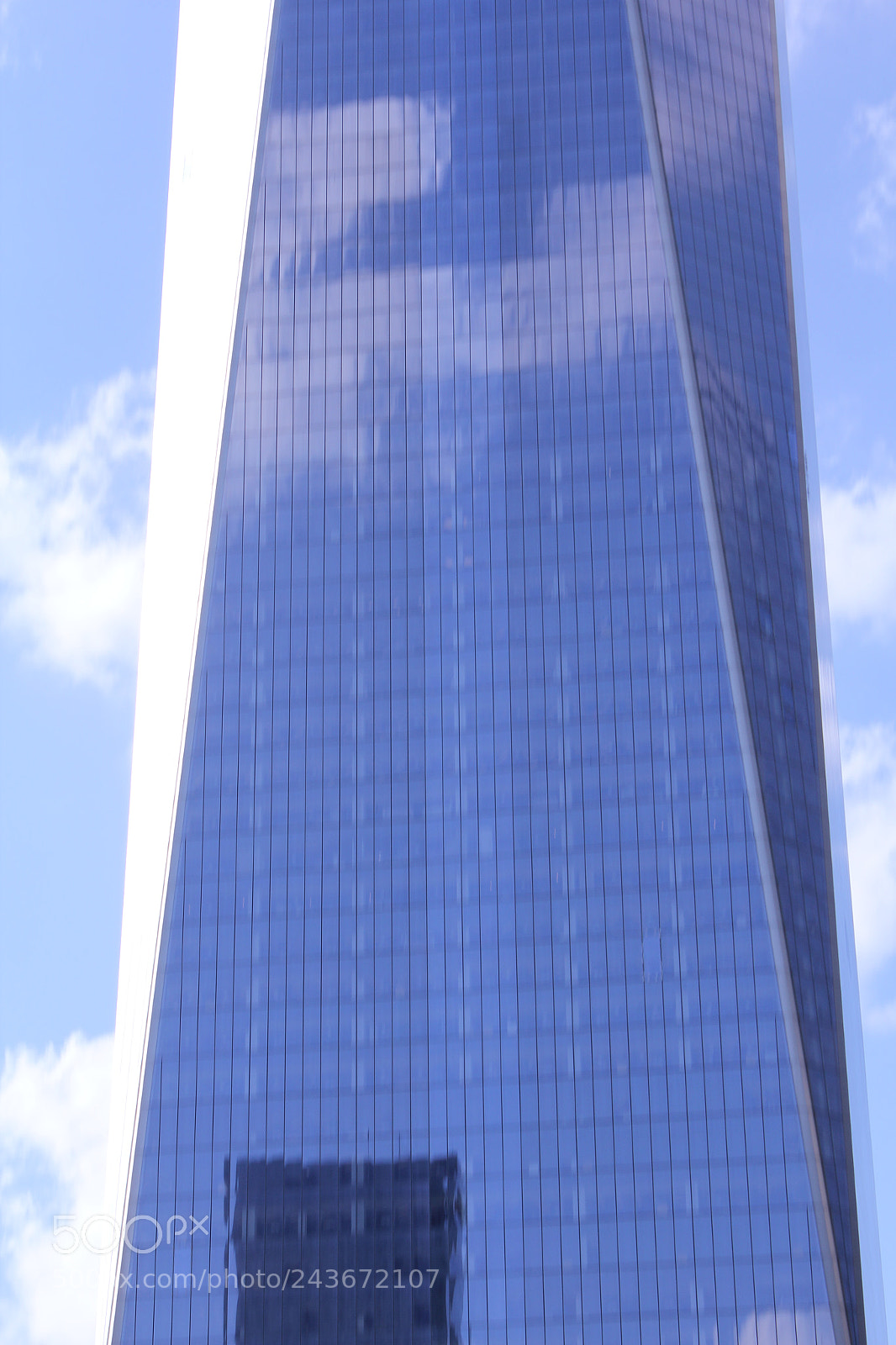 Canon EOS 550D (EOS Rebel T2i / EOS Kiss X4) sample photo. Blue skyscraper. photography