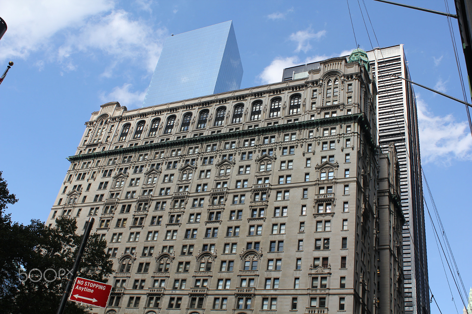 Canon EOS 550D (EOS Rebel T2i / EOS Kiss X4) + Canon EF 28mm F2.8 sample photo. Broadway, city, street, photography