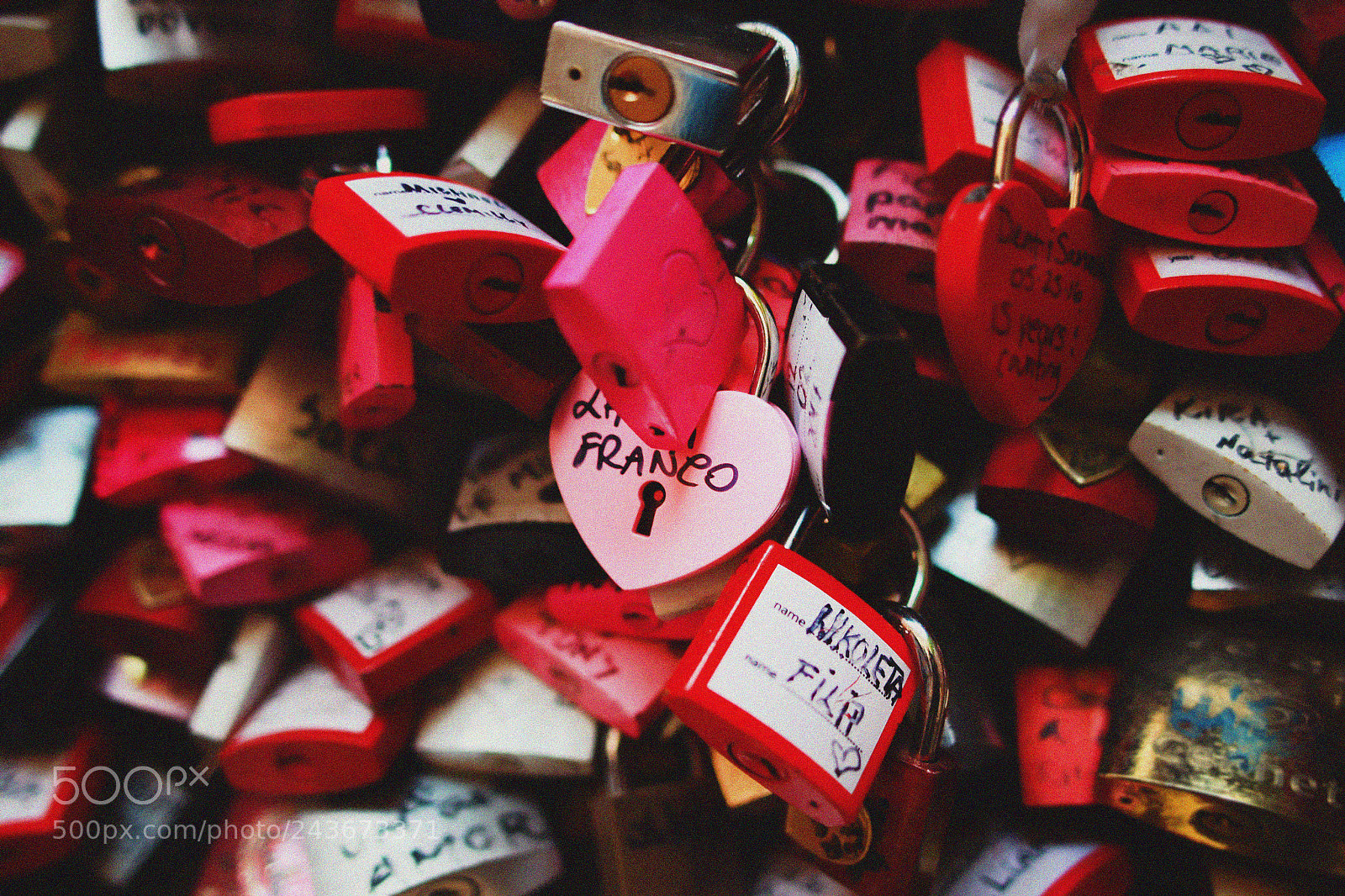 Canon EOS-1D Mark III sample photo. Padlocks. photography