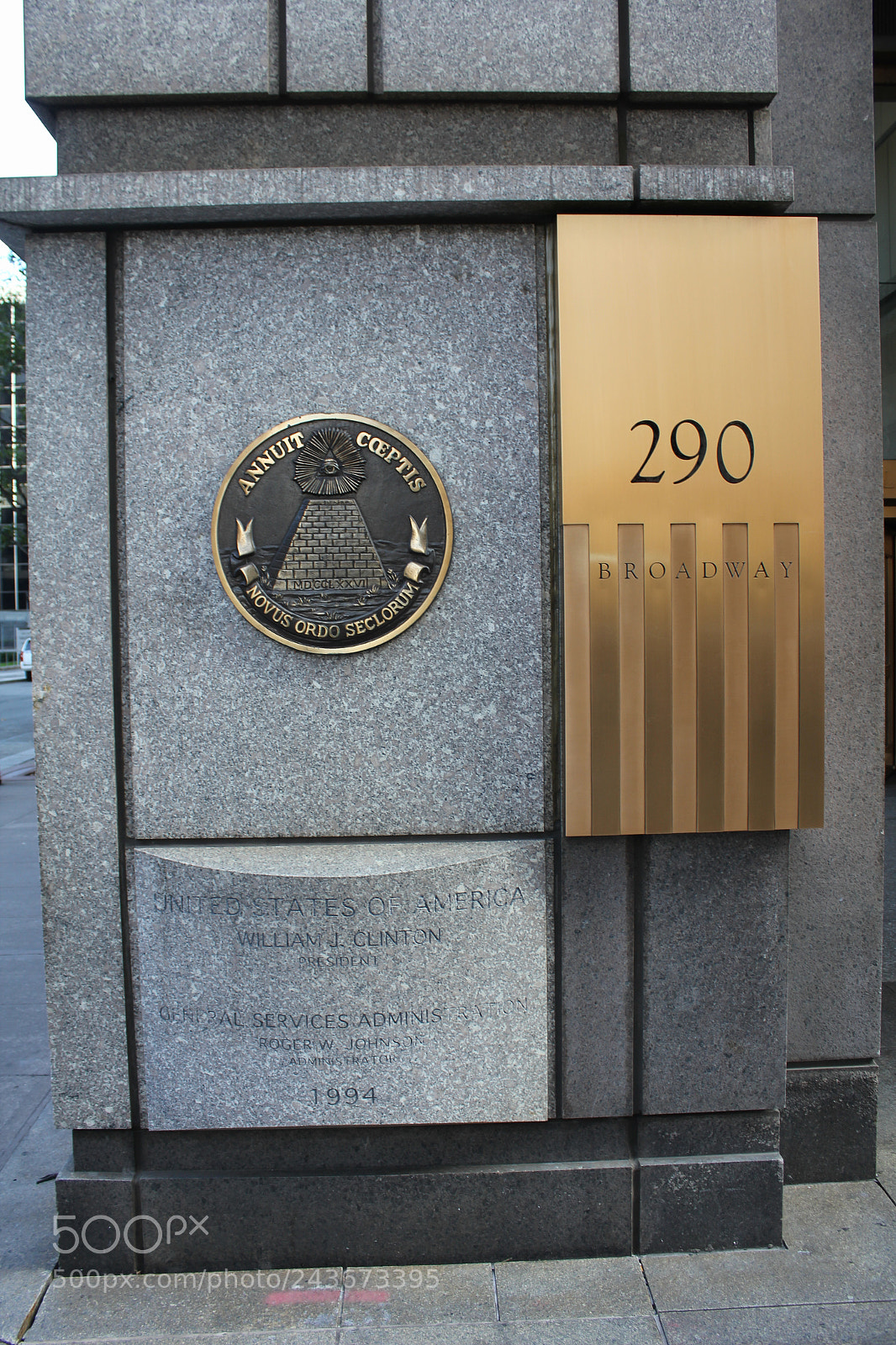 Canon EOS 550D (EOS Rebel T2i / EOS Kiss X4) sample photo. Broadway, city, street, photography