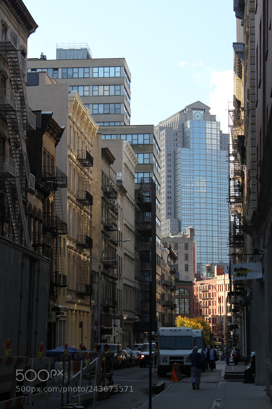 Canon EOS 550D (EOS Rebel T2i / EOS Kiss X4) sample photo. Broadway, city, street, photography