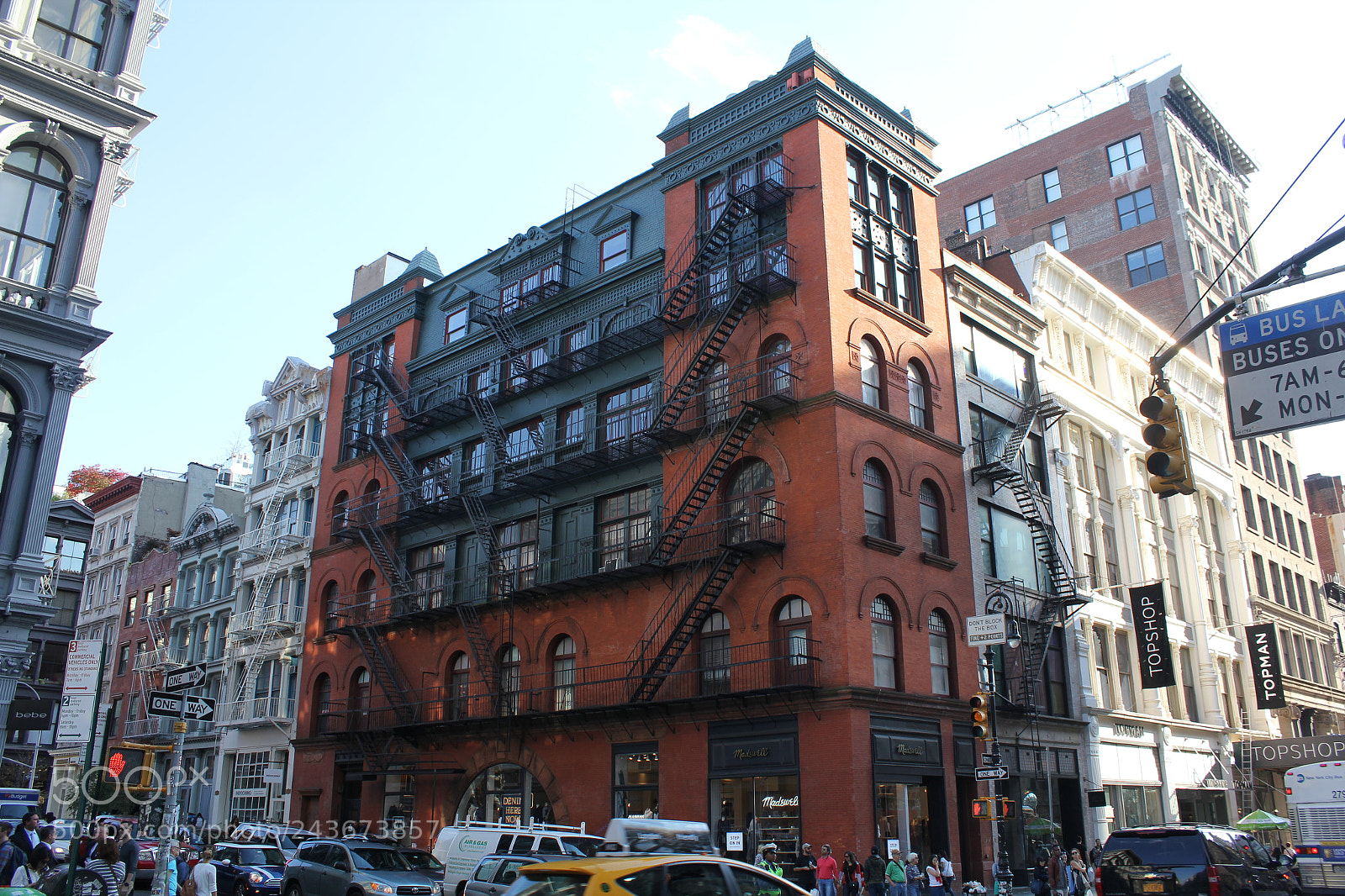Canon EOS 550D (EOS Rebel T2i / EOS Kiss X4) sample photo. Broadway, city, street, photography