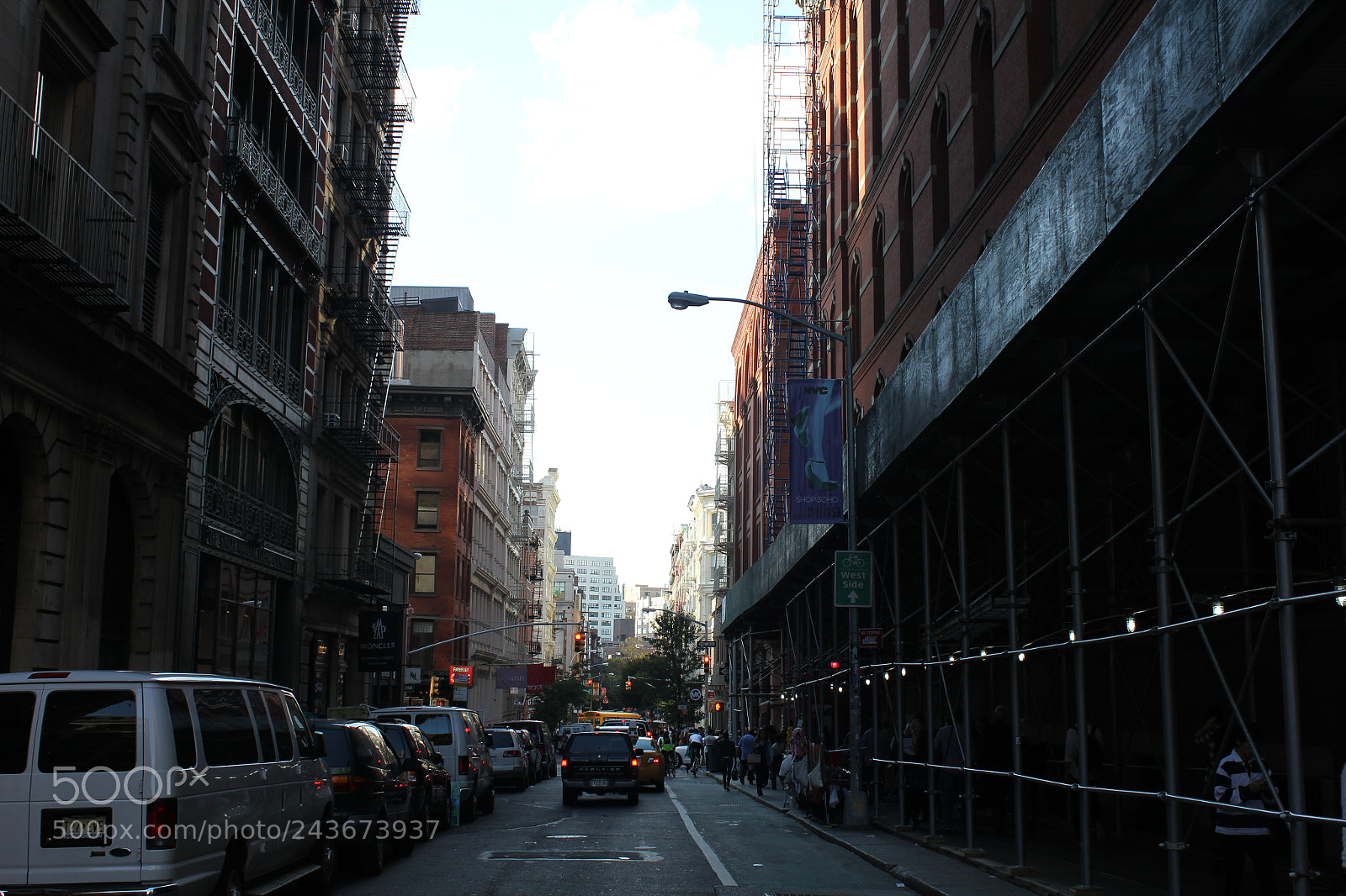 Canon EOS 550D (EOS Rebel T2i / EOS Kiss X4) sample photo. Broadway, city, street, photography