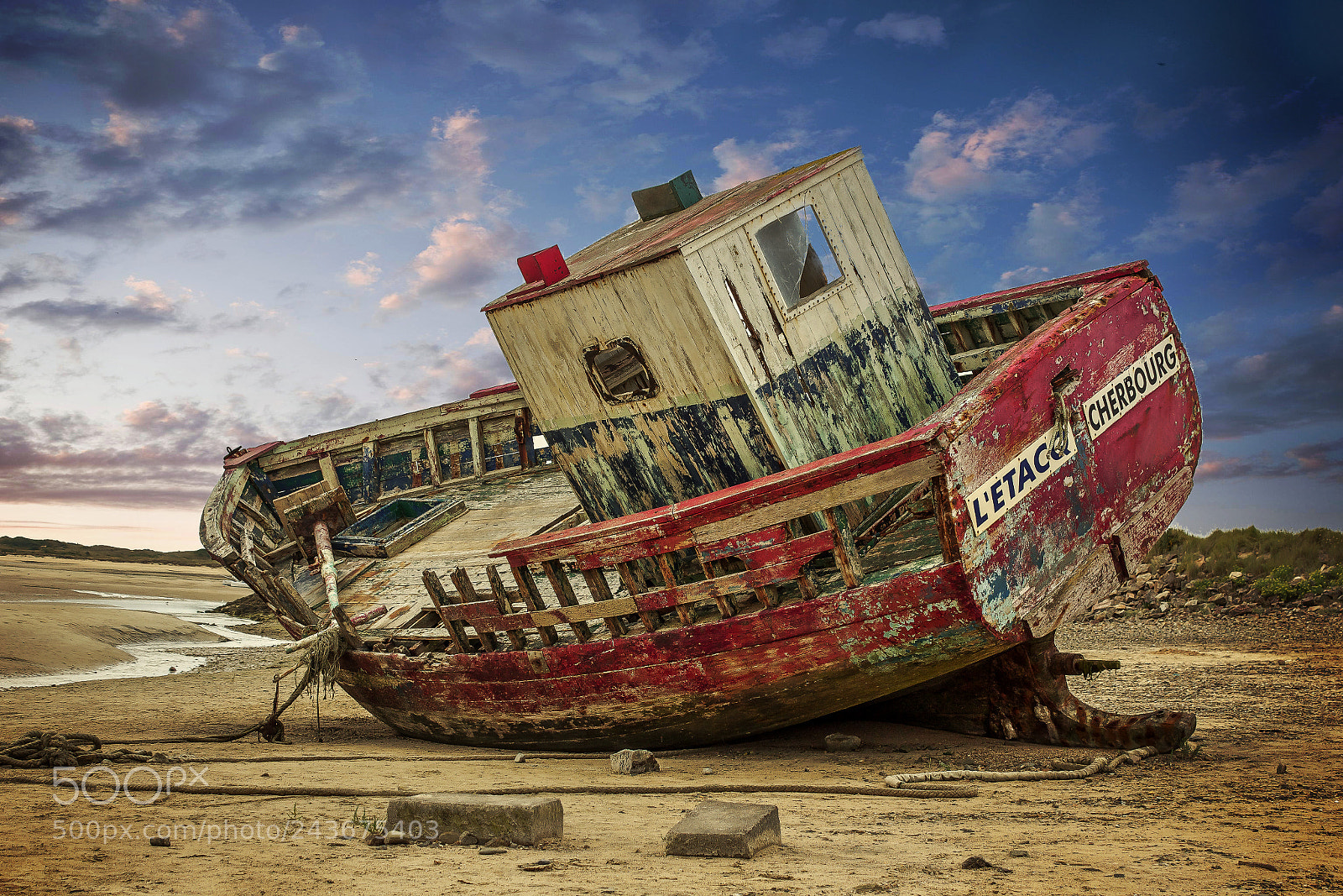 Canon EOS 550D (EOS Rebel T2i / EOS Kiss X4) sample photo. Red wreck photography