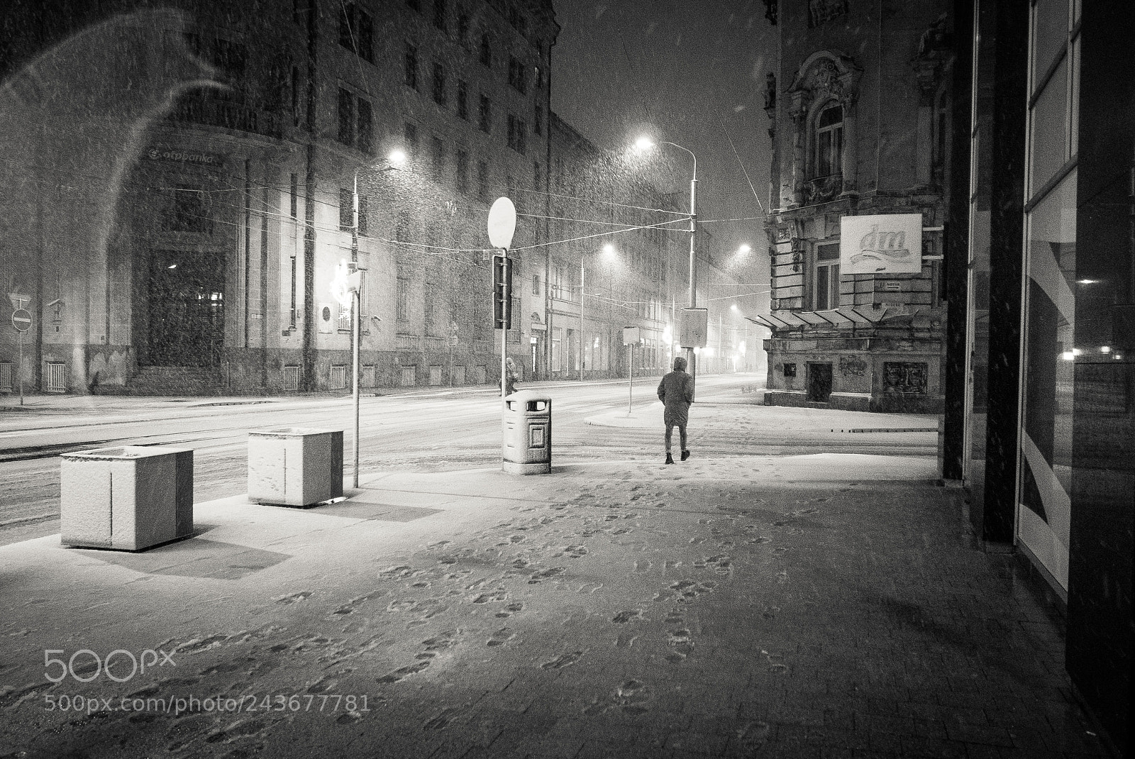 Panasonic Lumix DMC-LX100 sample photo. Snowing in bratislava photography