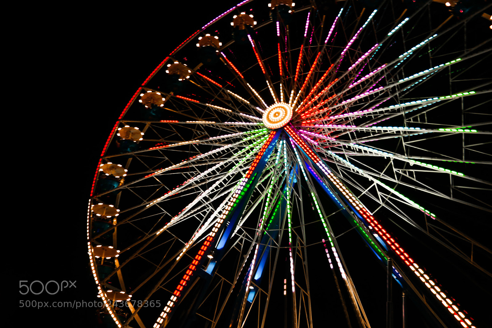 Samsung NX2000 sample photo. Ferris wheel in night photography